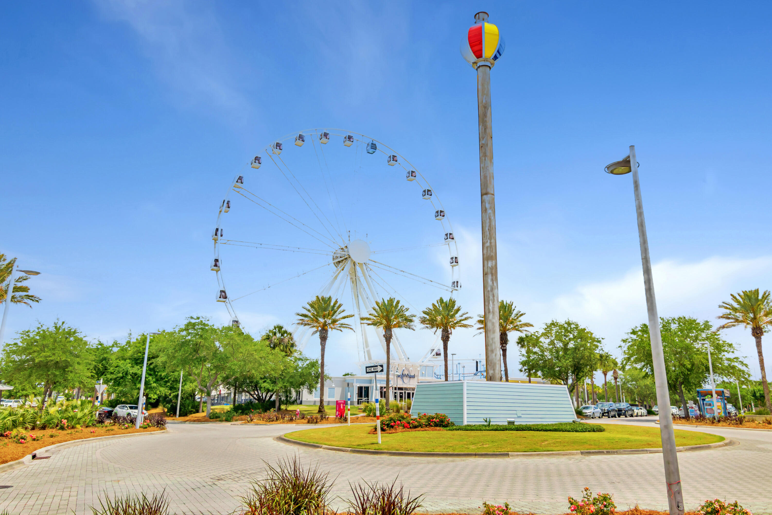 LAKESIDE VILLAS - Residential