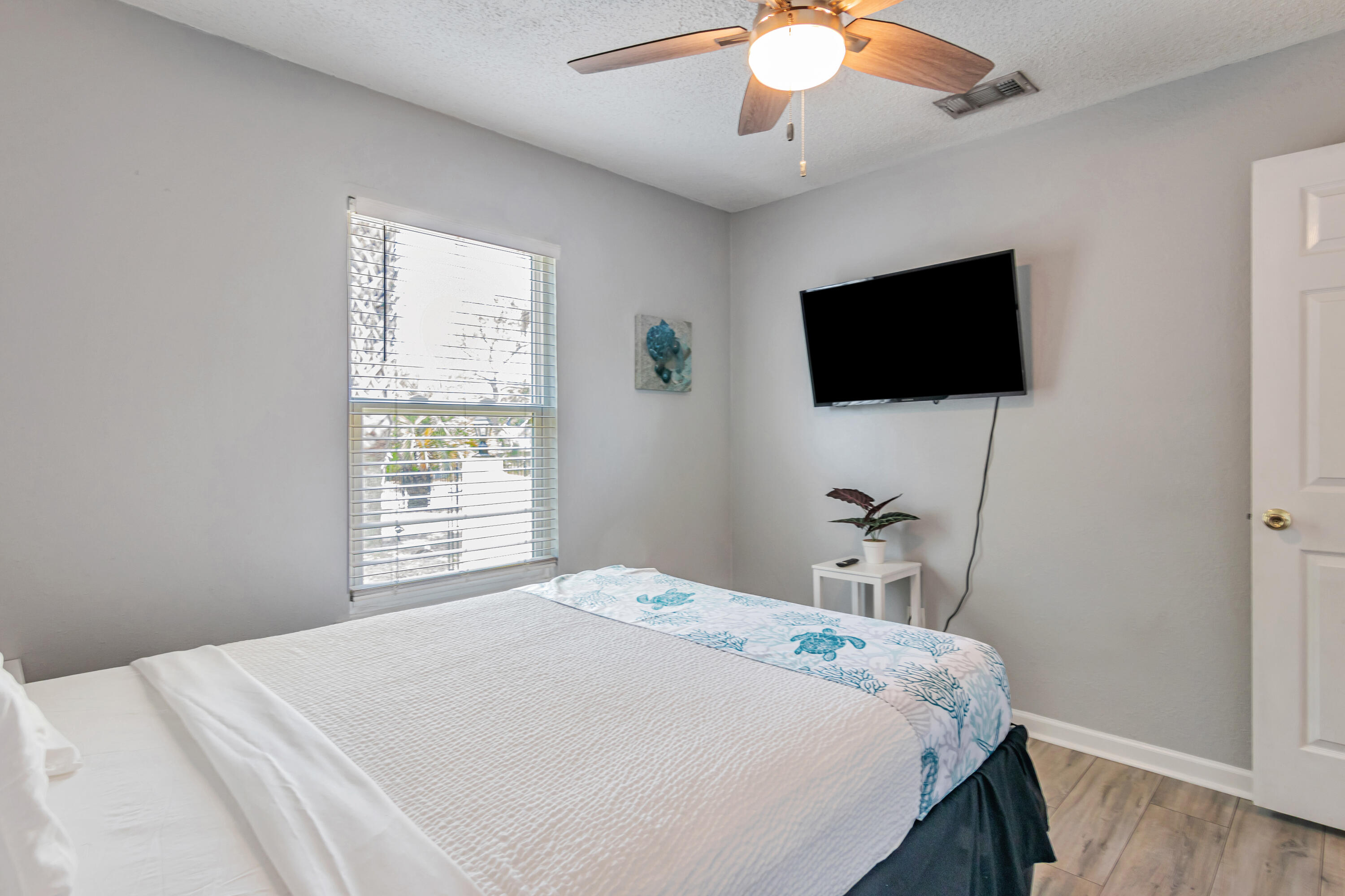 LAKESIDE VILLAS - Residential