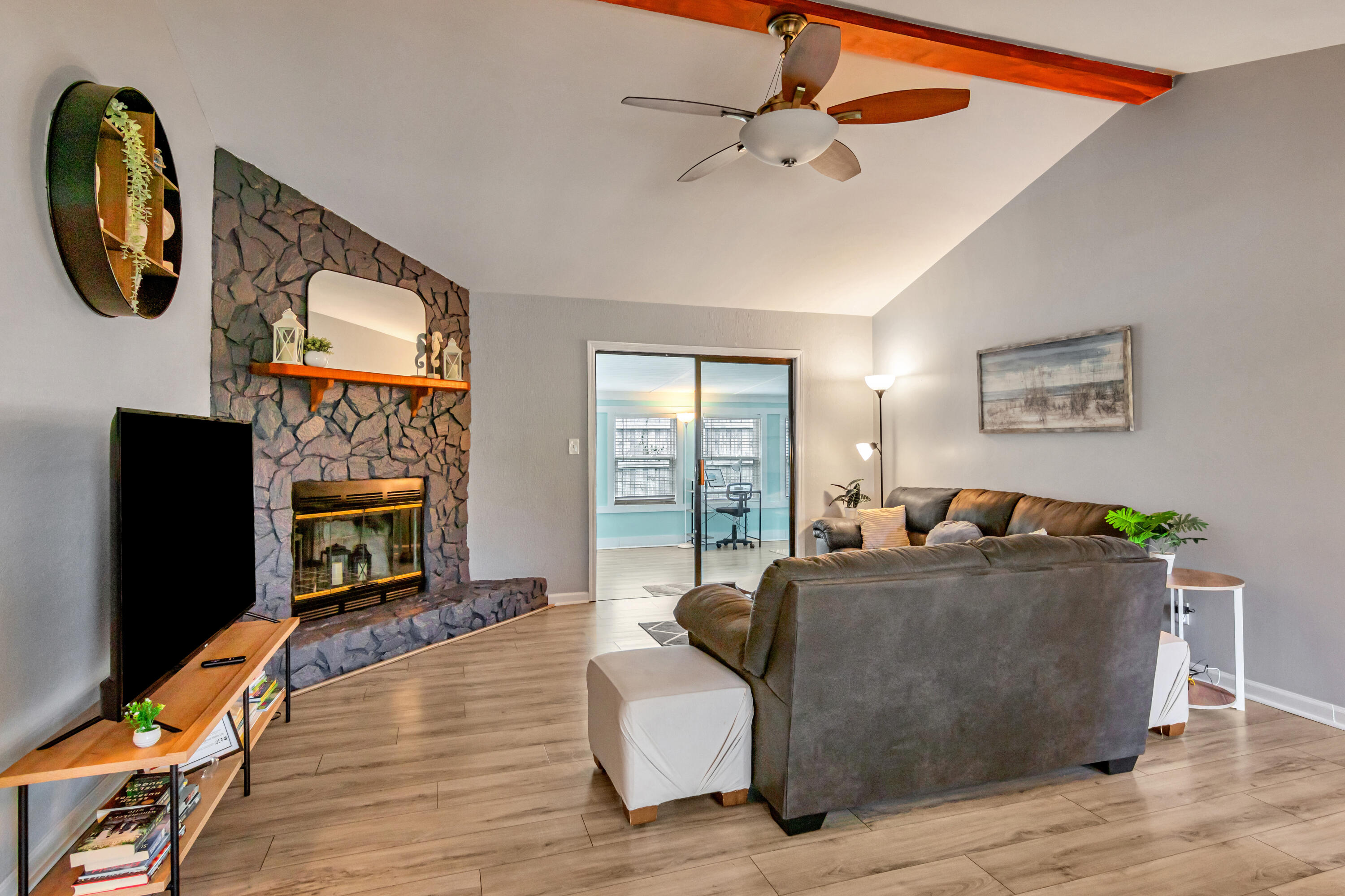 LAKESIDE VILLAS - Residential