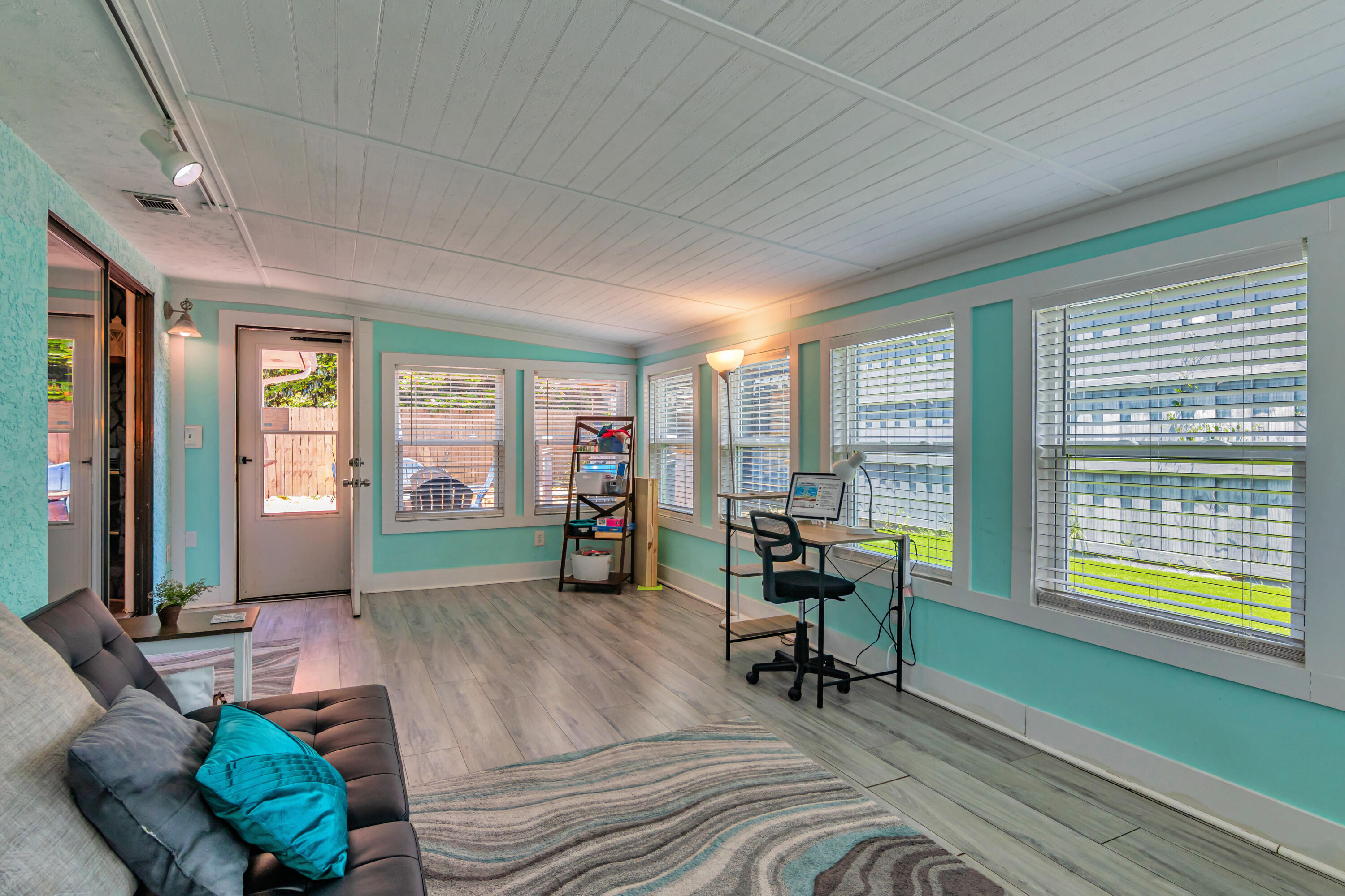 LAKESIDE VILLAS - Residential