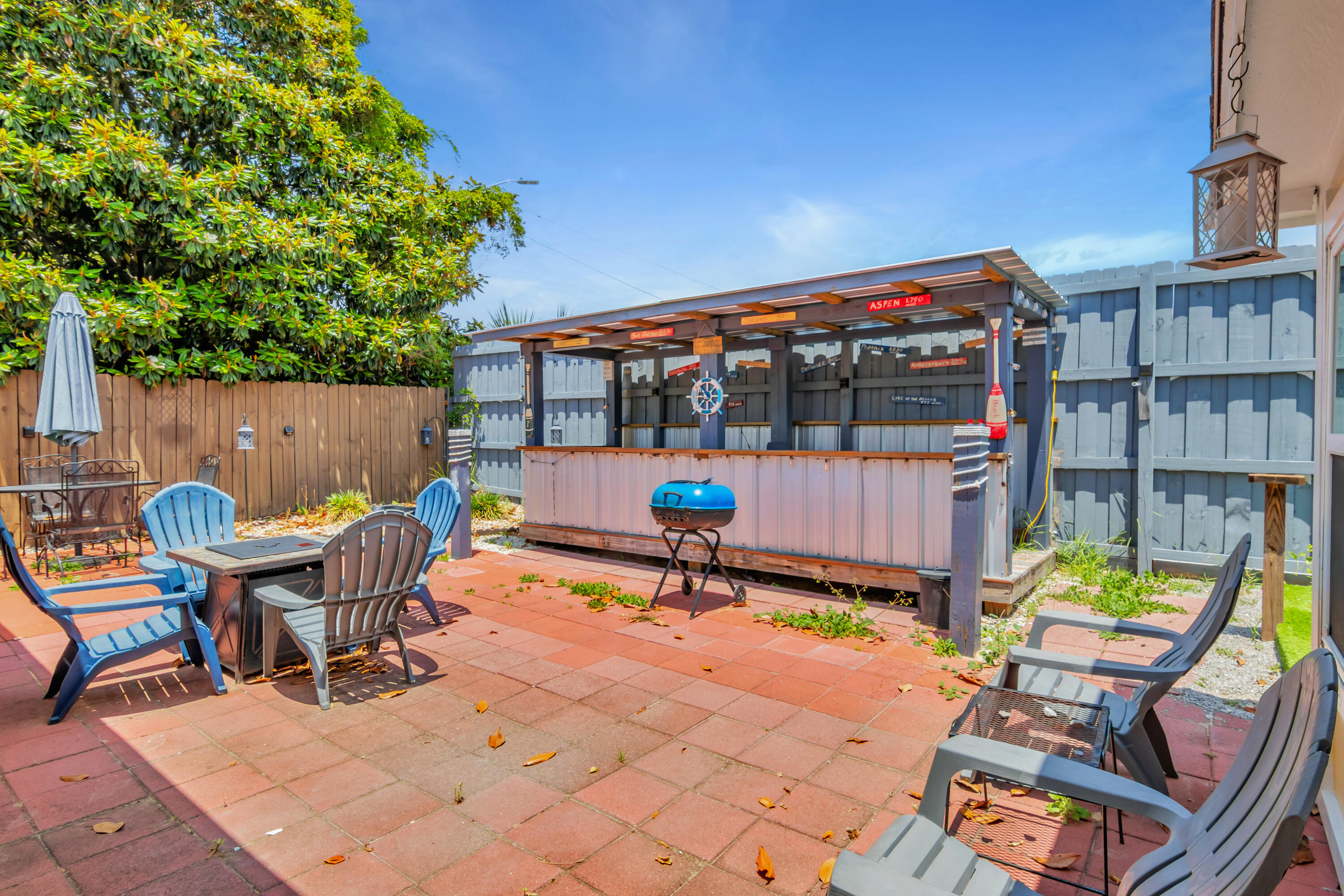 LAKESIDE VILLAS - Residential