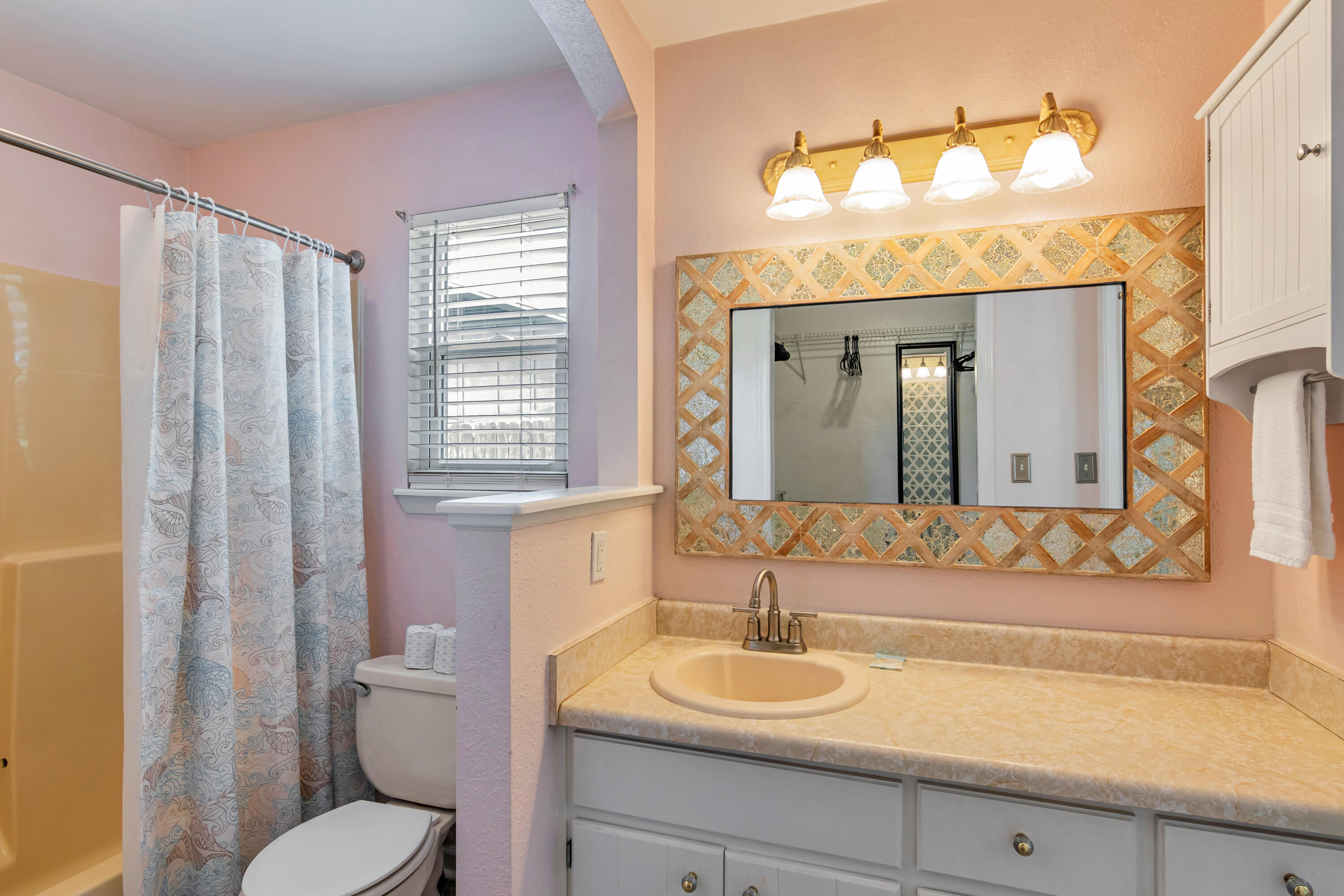 LAKESIDE VILLAS - Residential