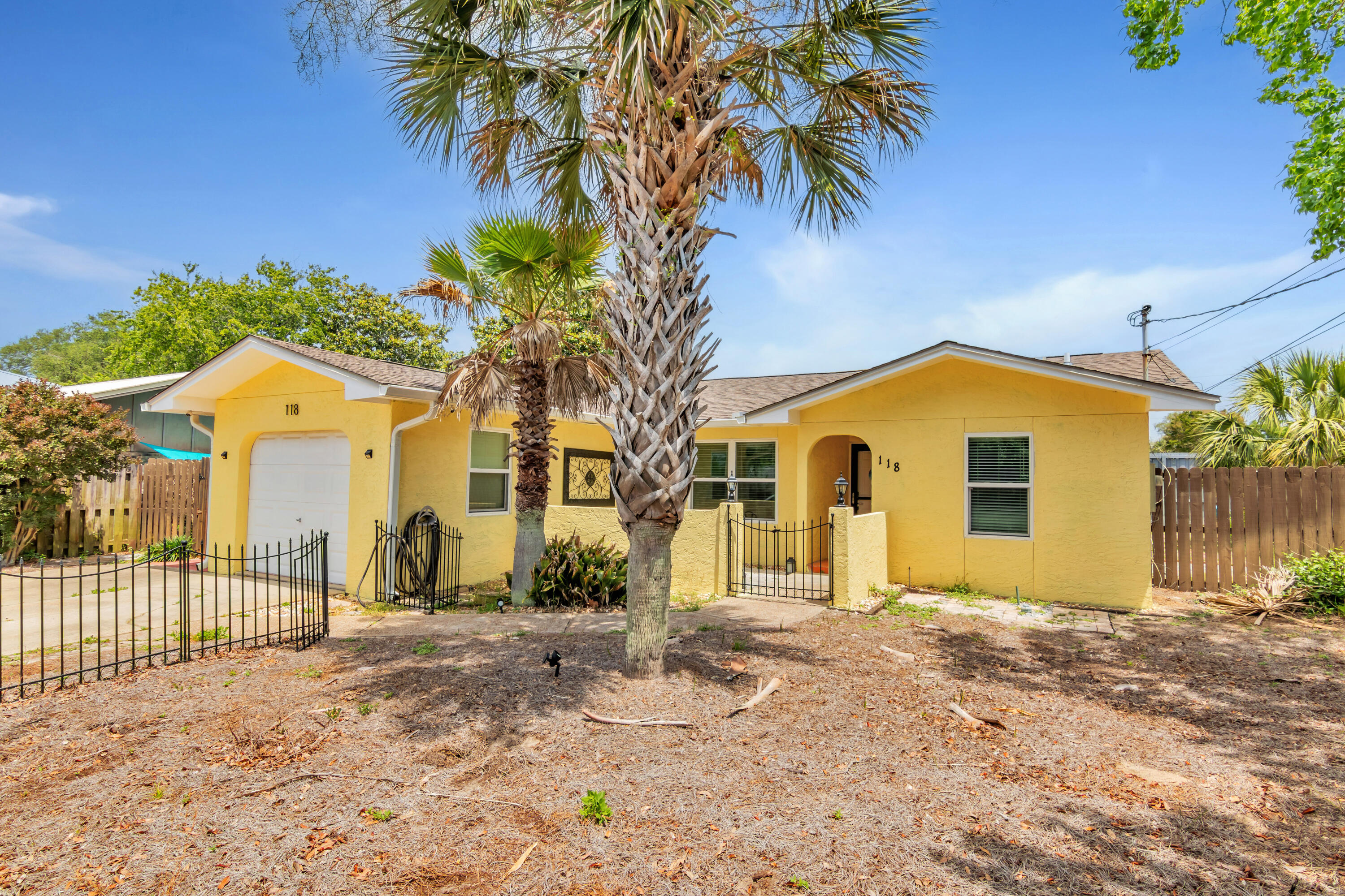 LAKESIDE VILLAS - Residential