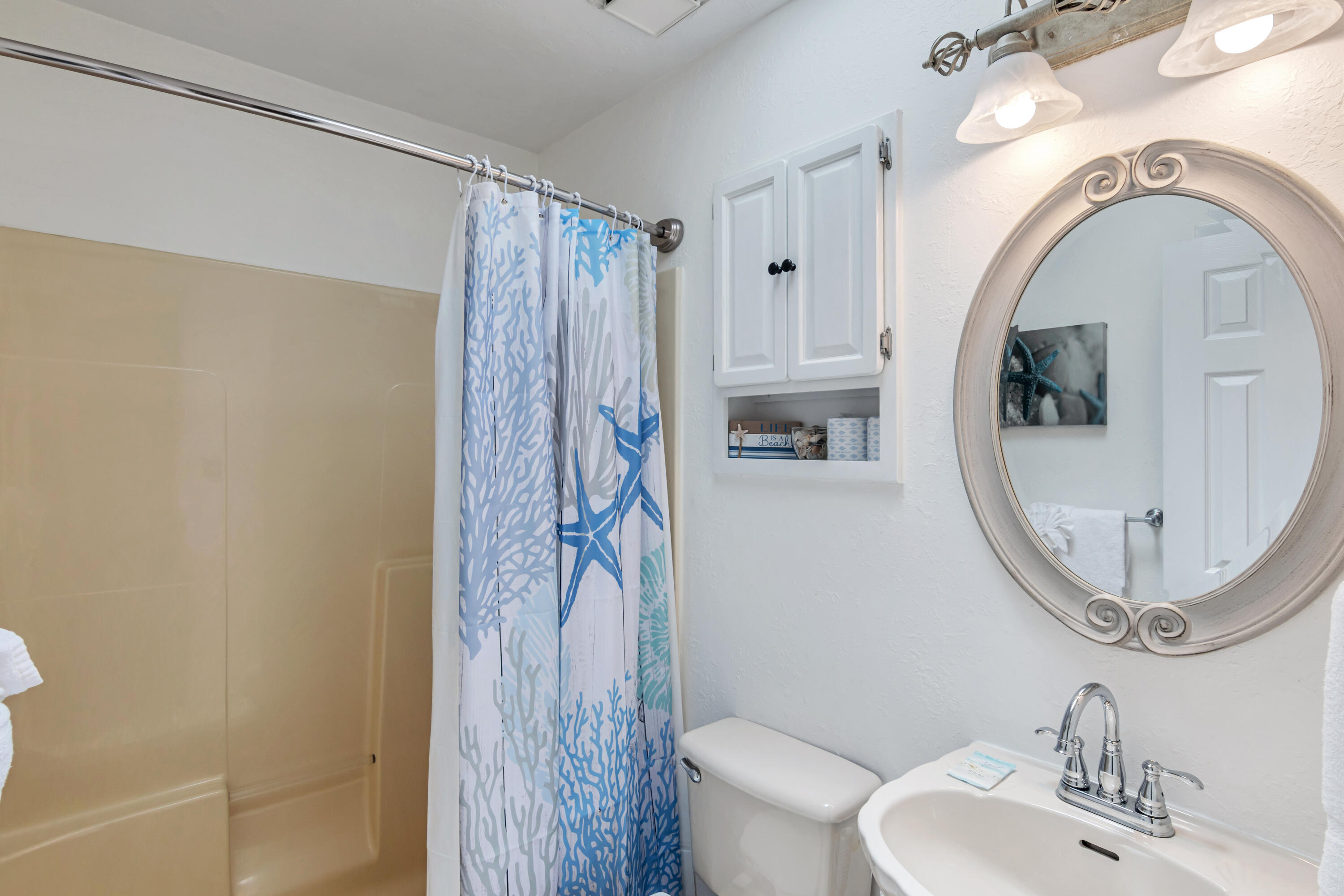 LAKESIDE VILLAS - Residential