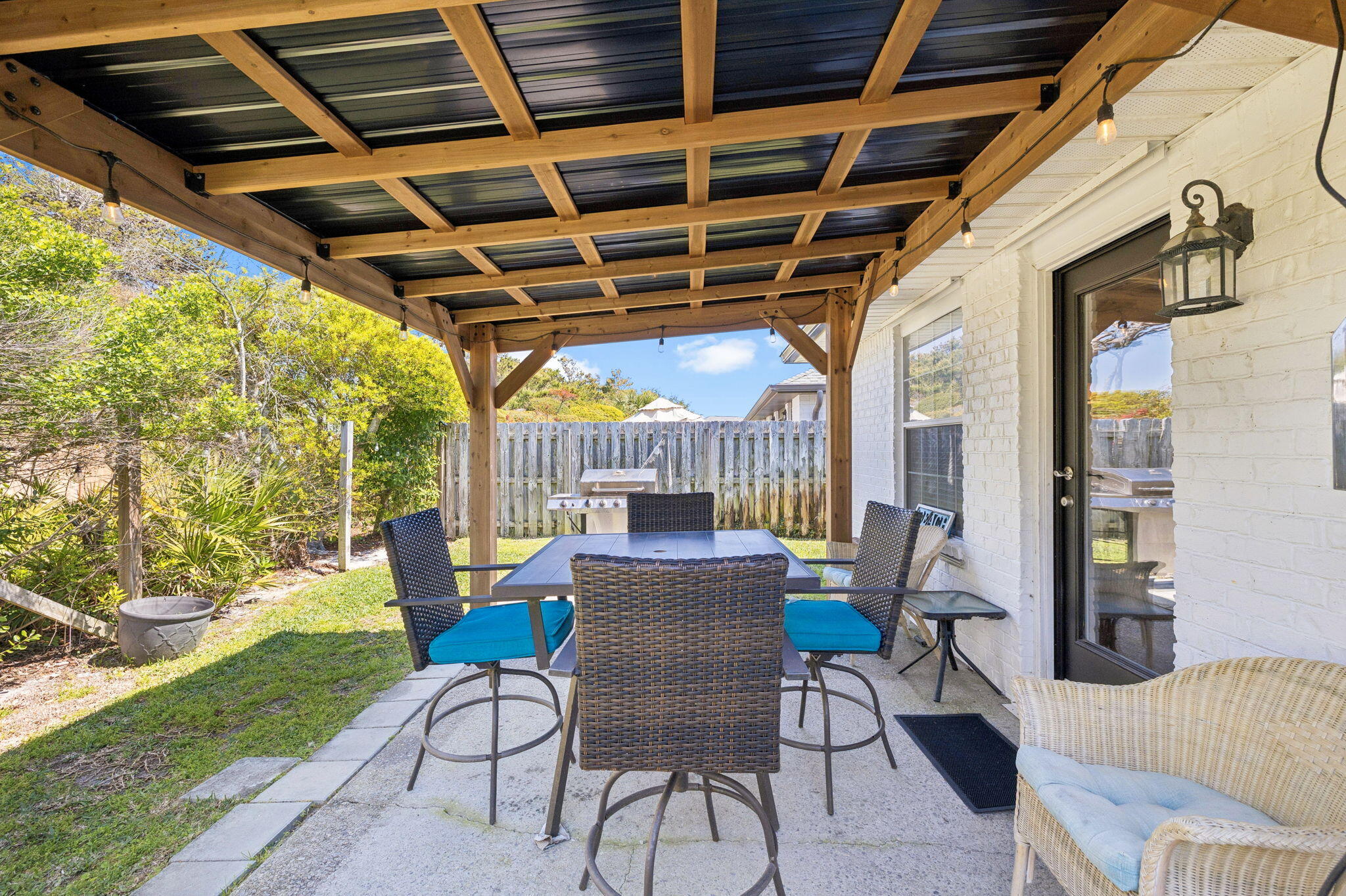 PARADISE RETREAT - Residential