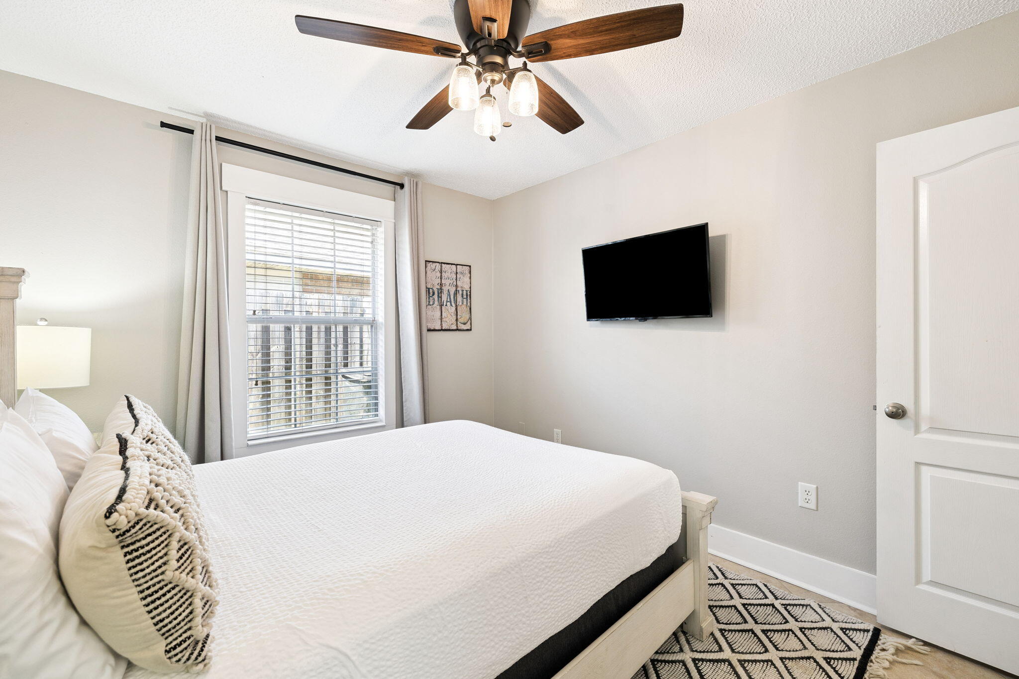 PARADISE RETREAT - Residential