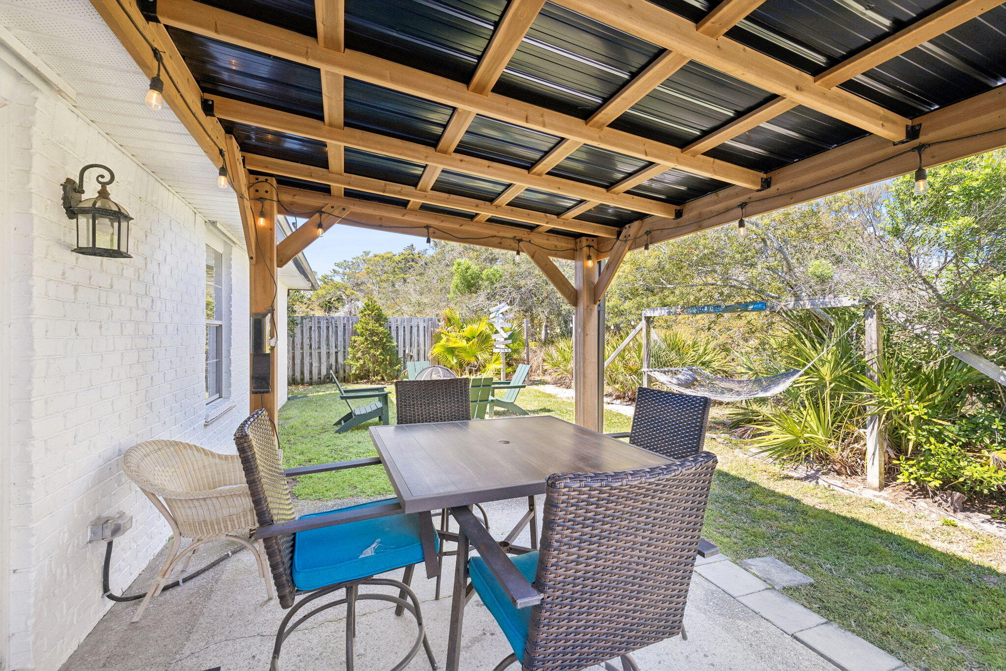 PARADISE RETREAT - Residential