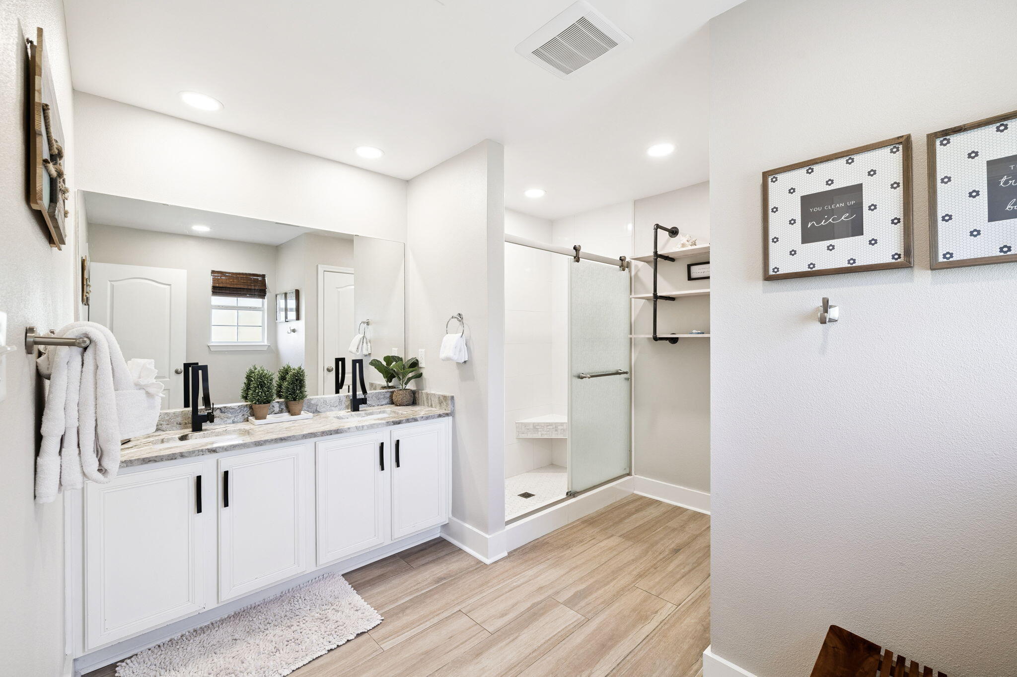 PARADISE RETREAT - Residential