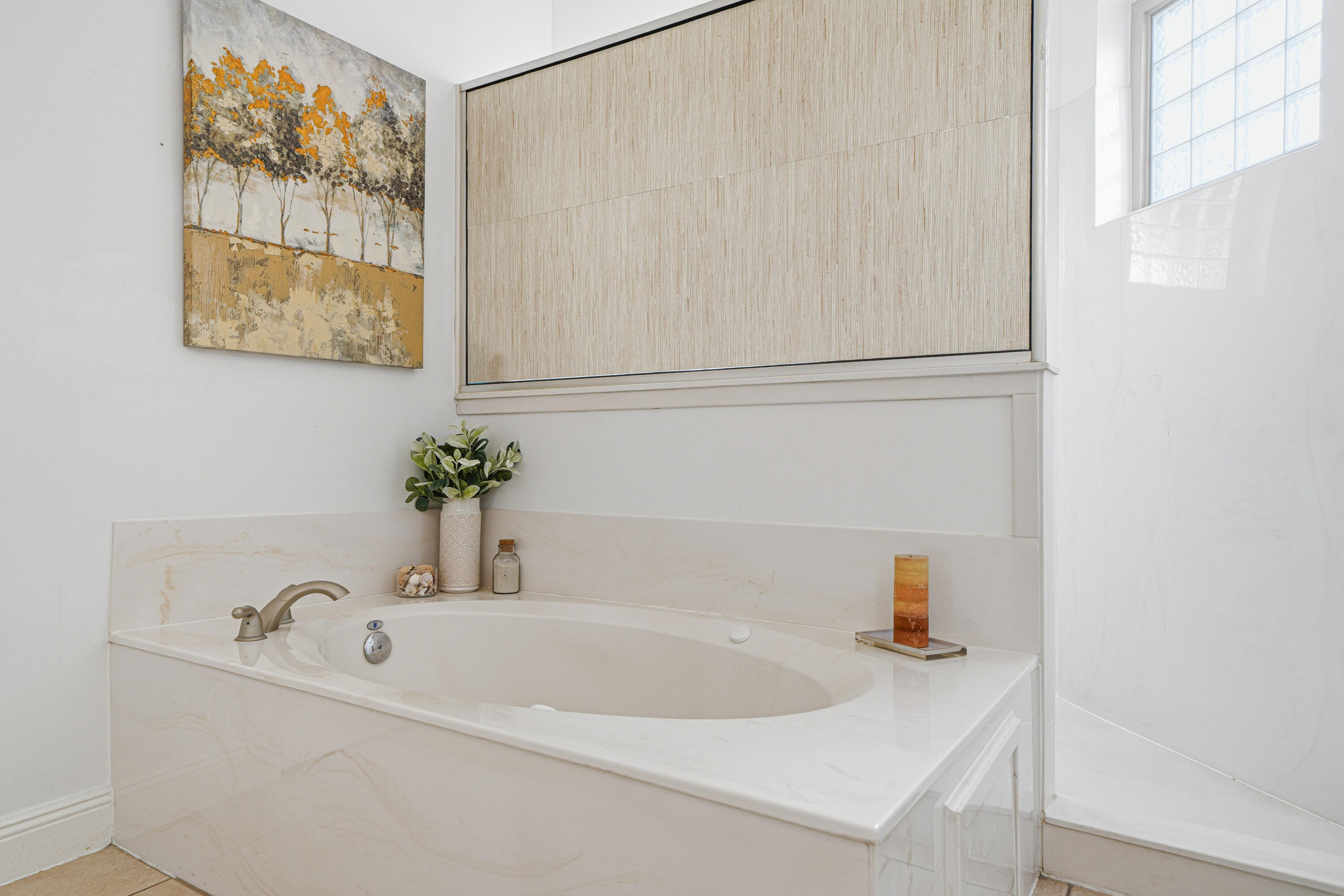 CHARDONNAY ESTATES - Residential