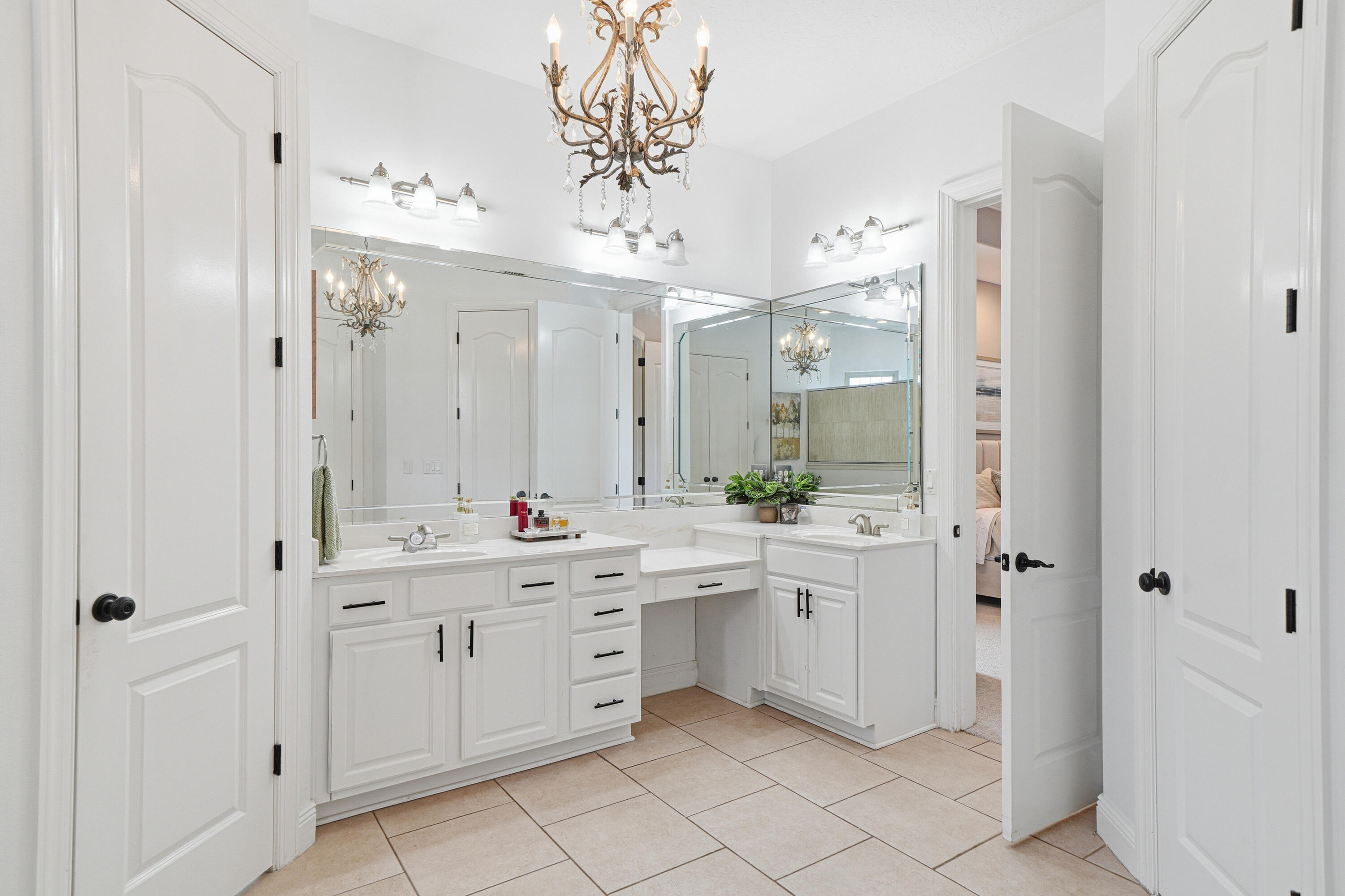 CHARDONNAY ESTATES - Residential