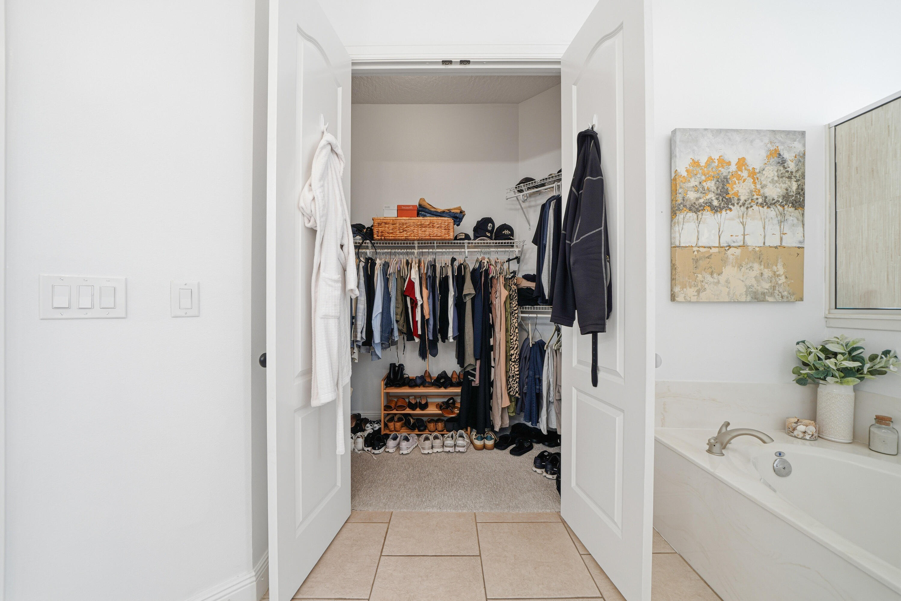 CHARDONNAY ESTATES - Residential