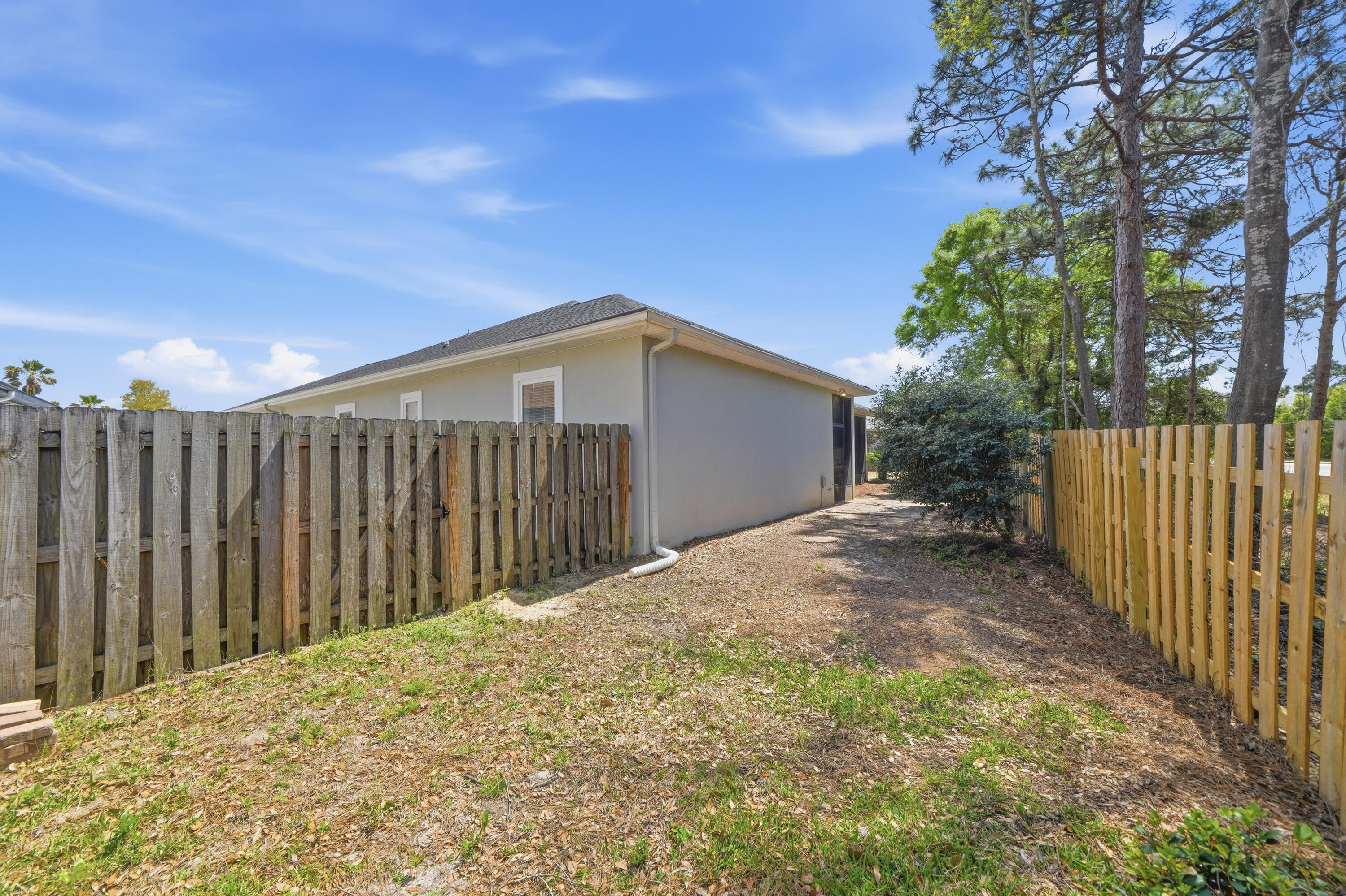 CHARDONNAY ESTATES - Residential