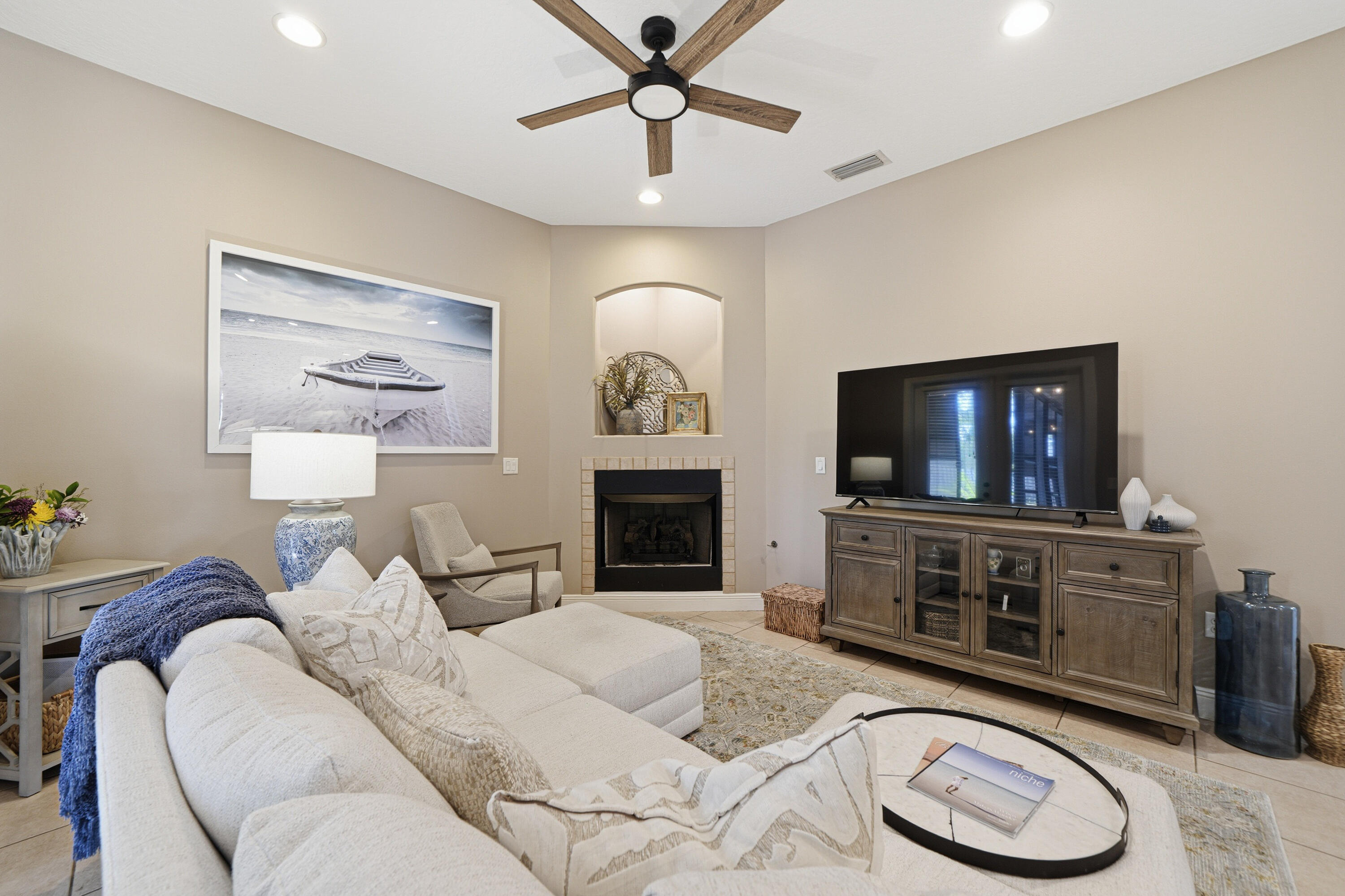 CHARDONNAY ESTATES - Residential