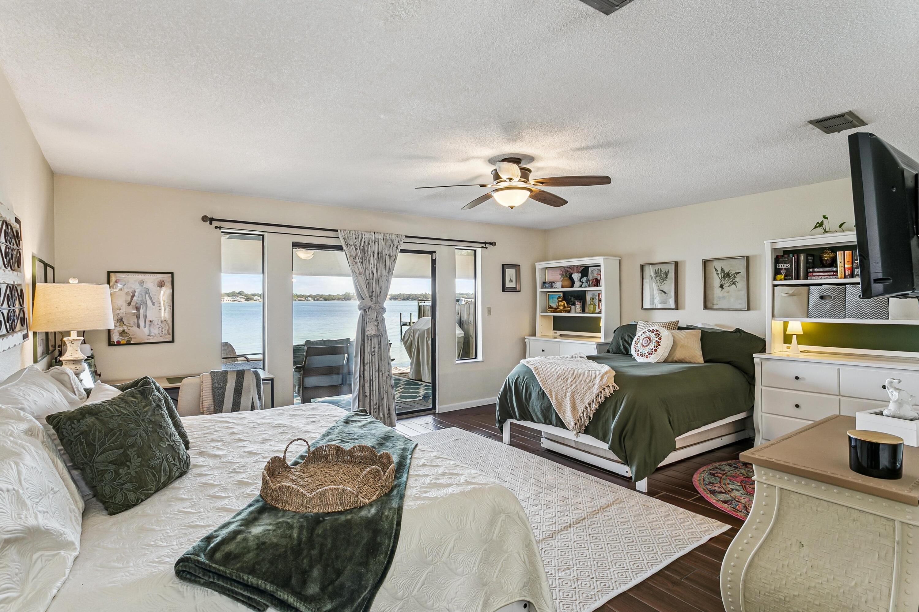 BAYOU PINES T/H - Residential