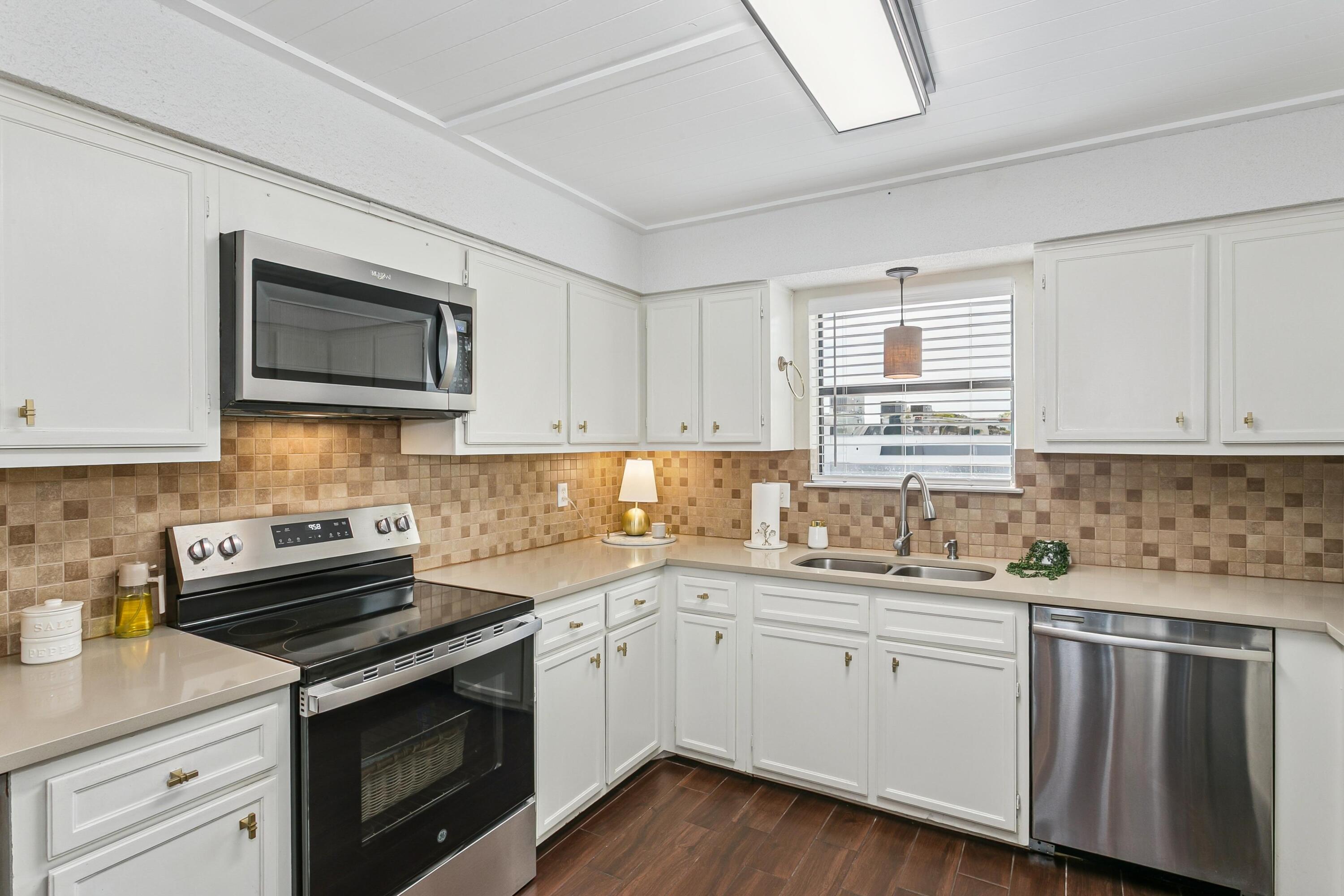 BAYOU PINES T/H - Residential