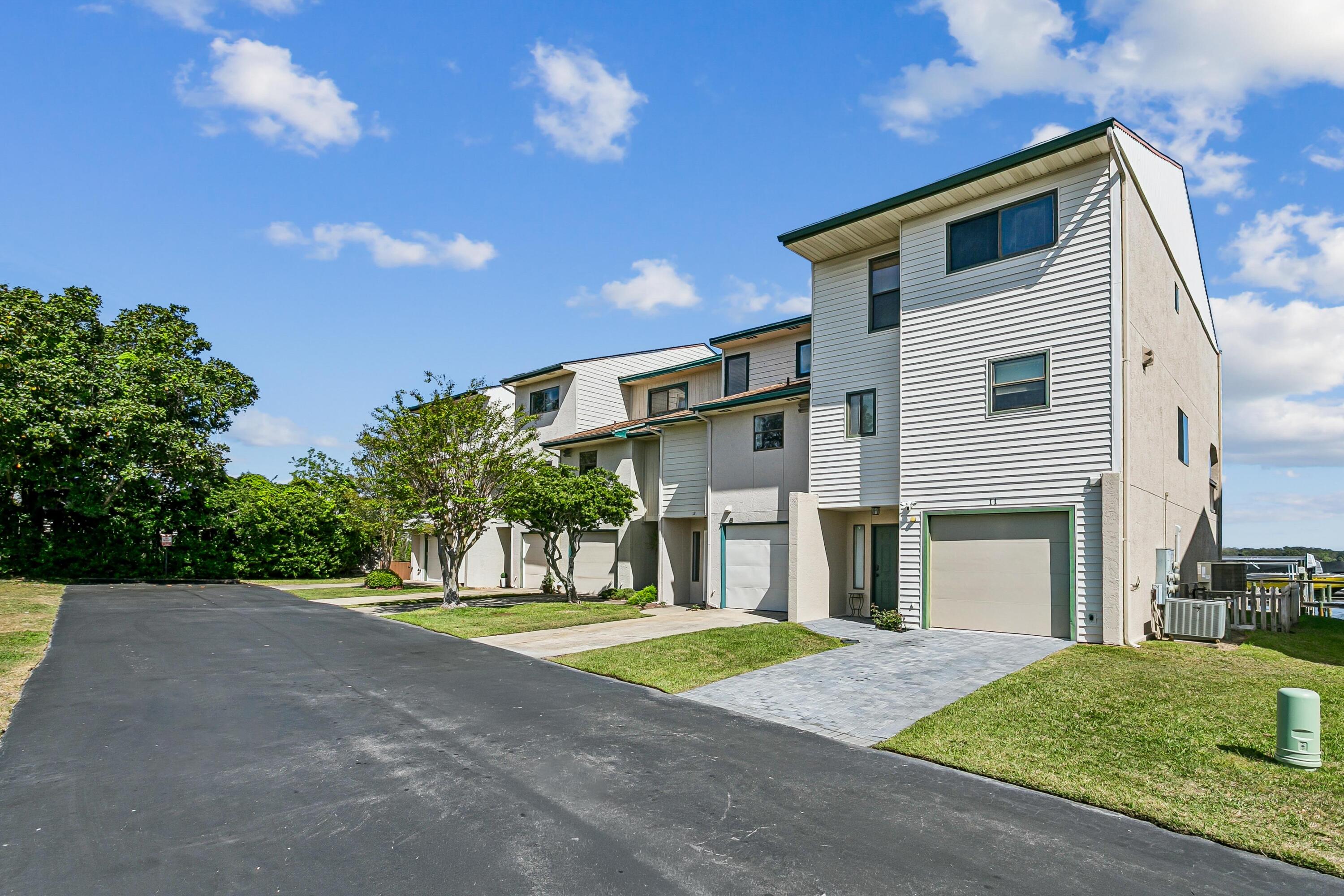 BAYOU PINES T/H - Residential