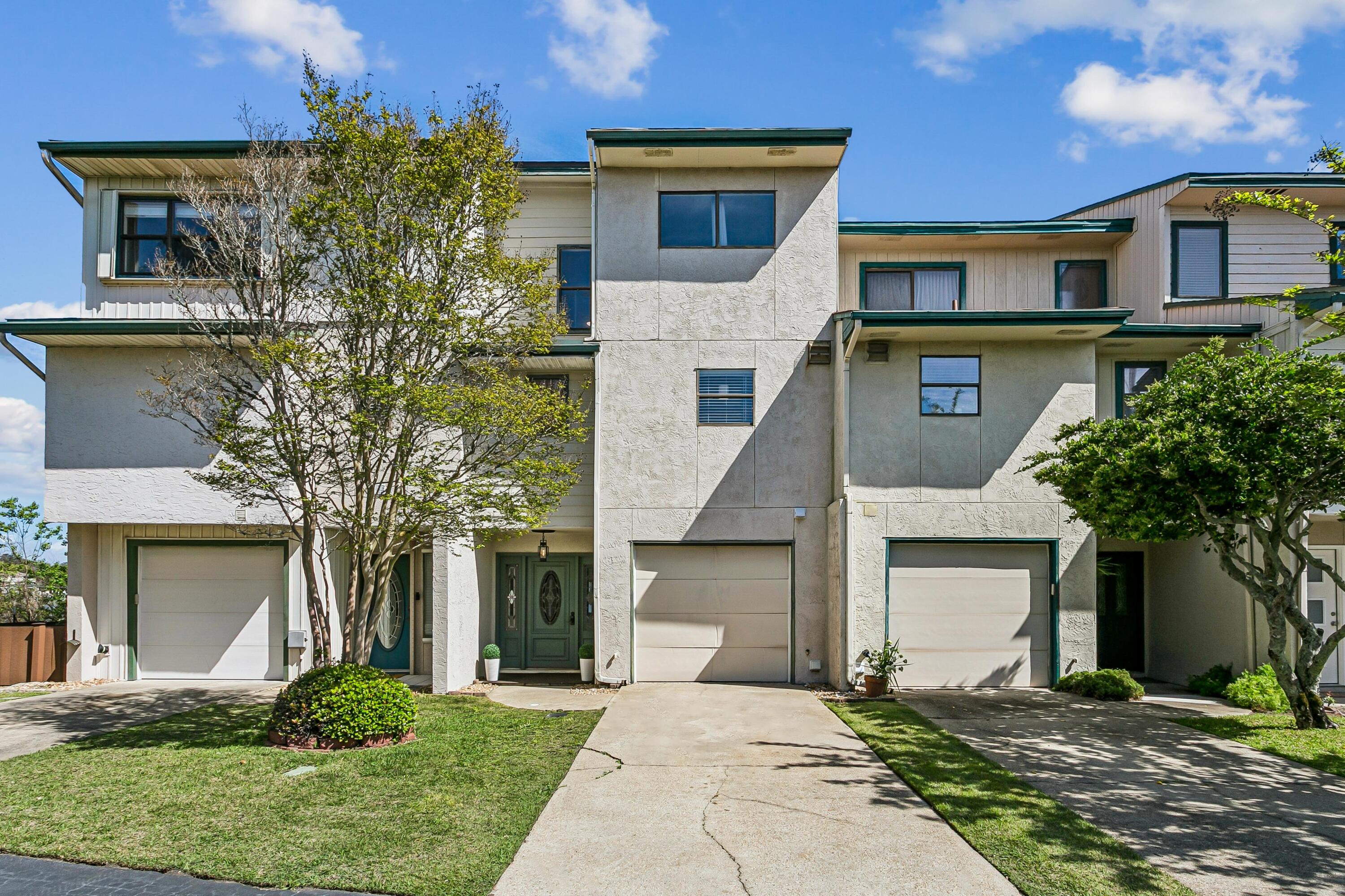 BAYOU PINES T/H - Residential