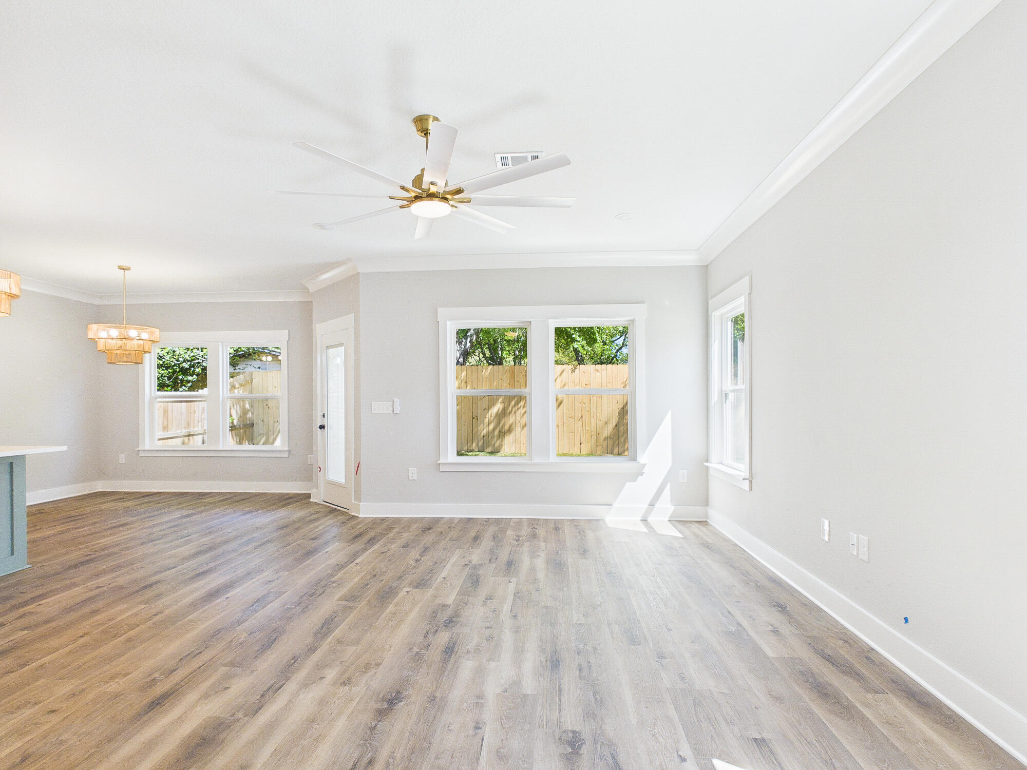 PINECREST - Residential