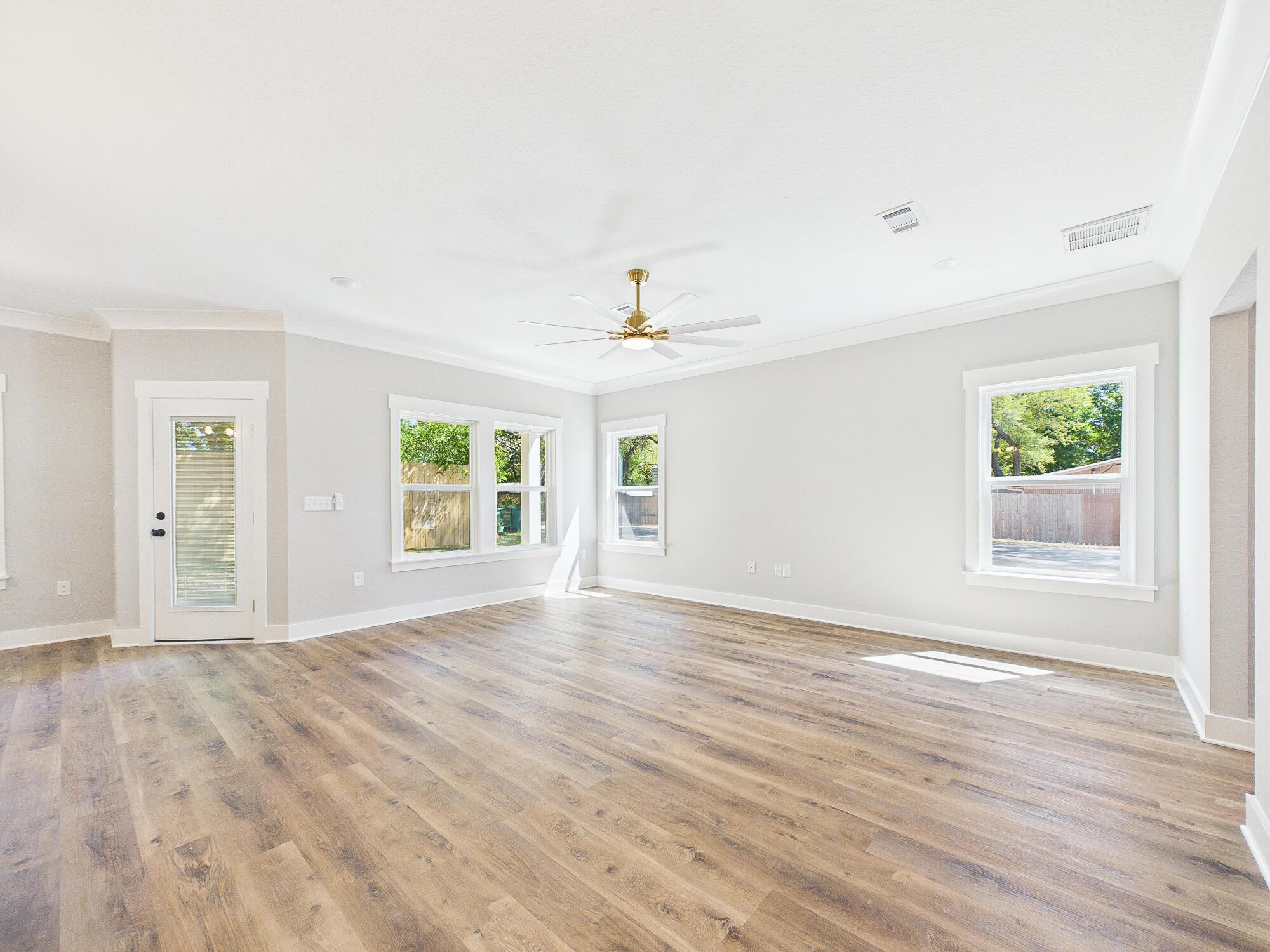 PINECREST - Residential