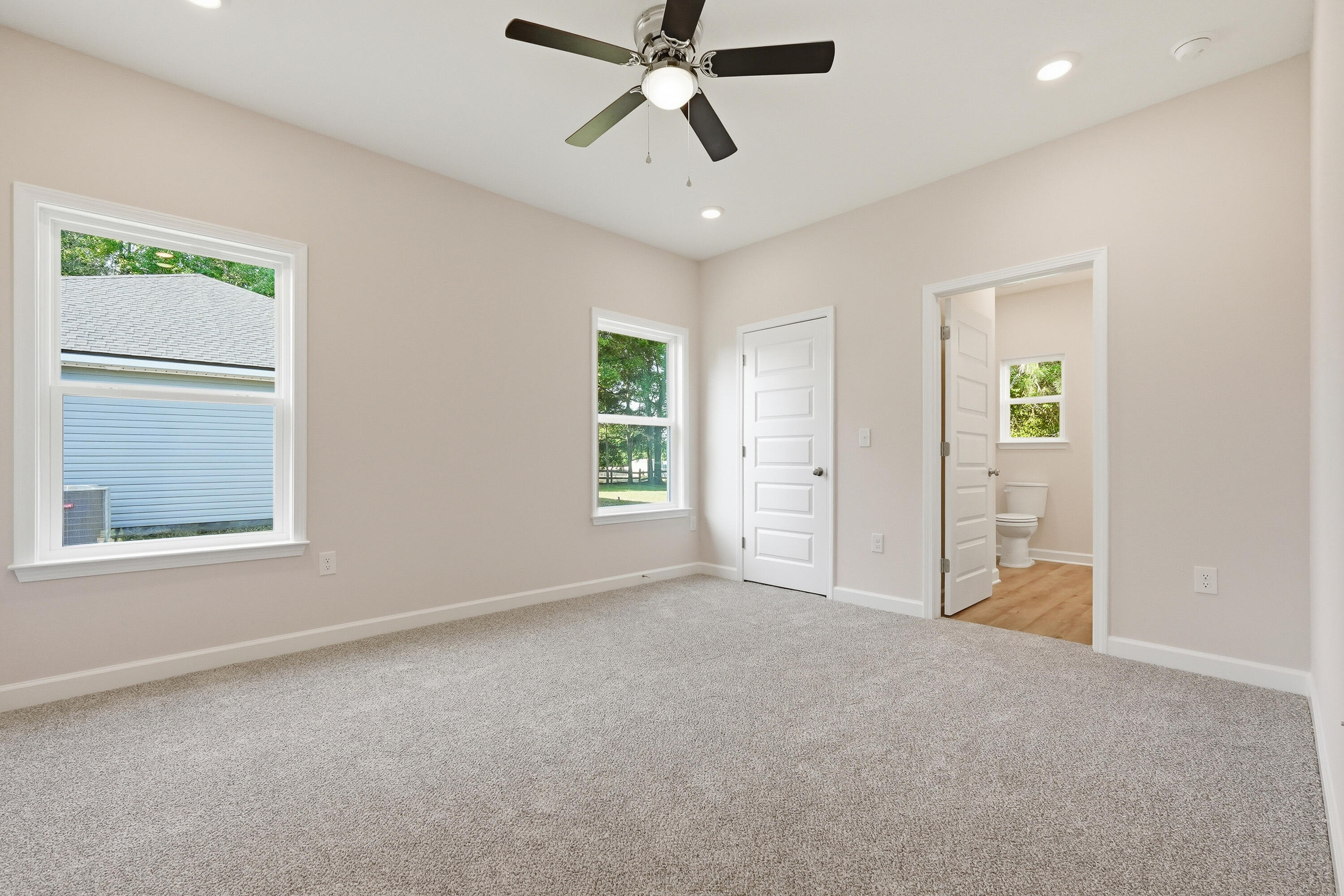 WHISPERING LAKE - Residential