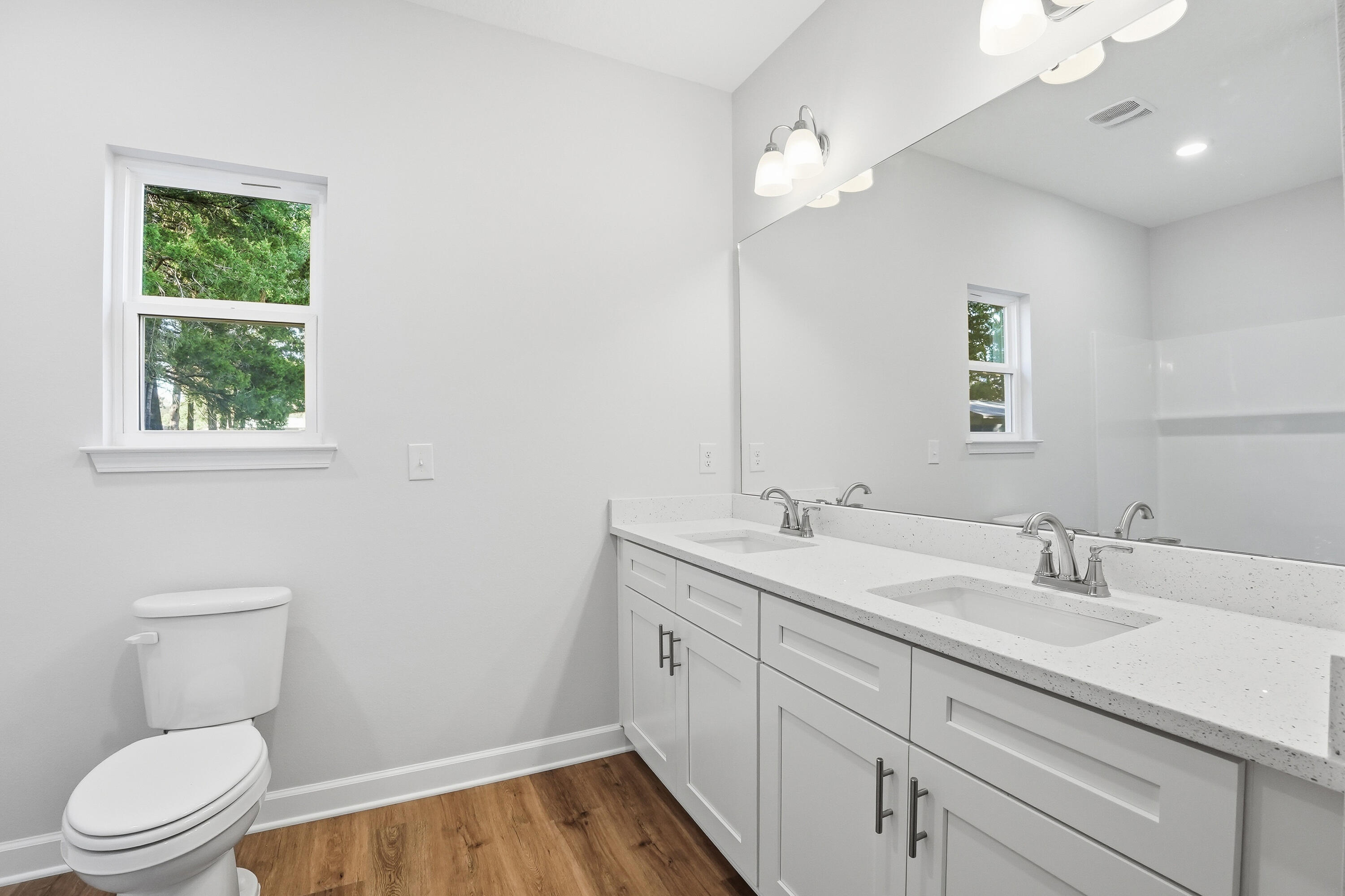 WHISPERING LAKE - Residential