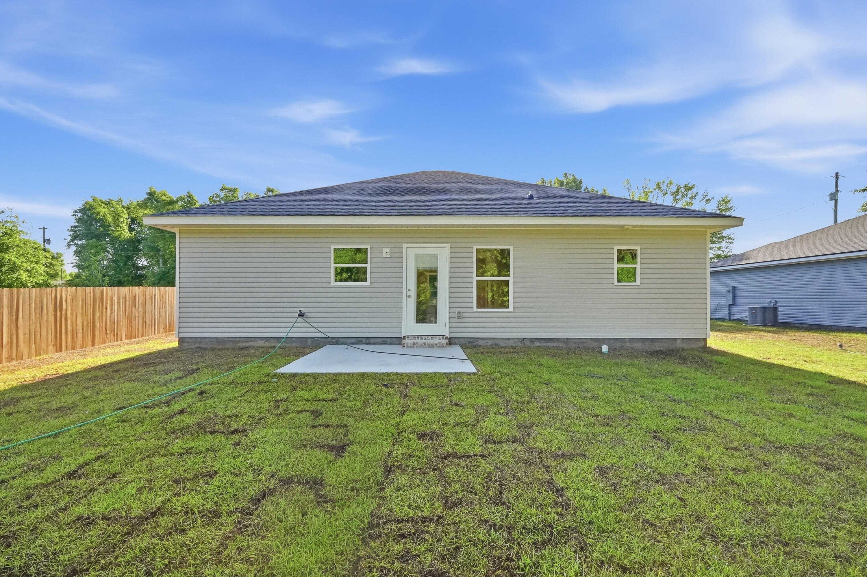 WHISPERING LAKE - Residential