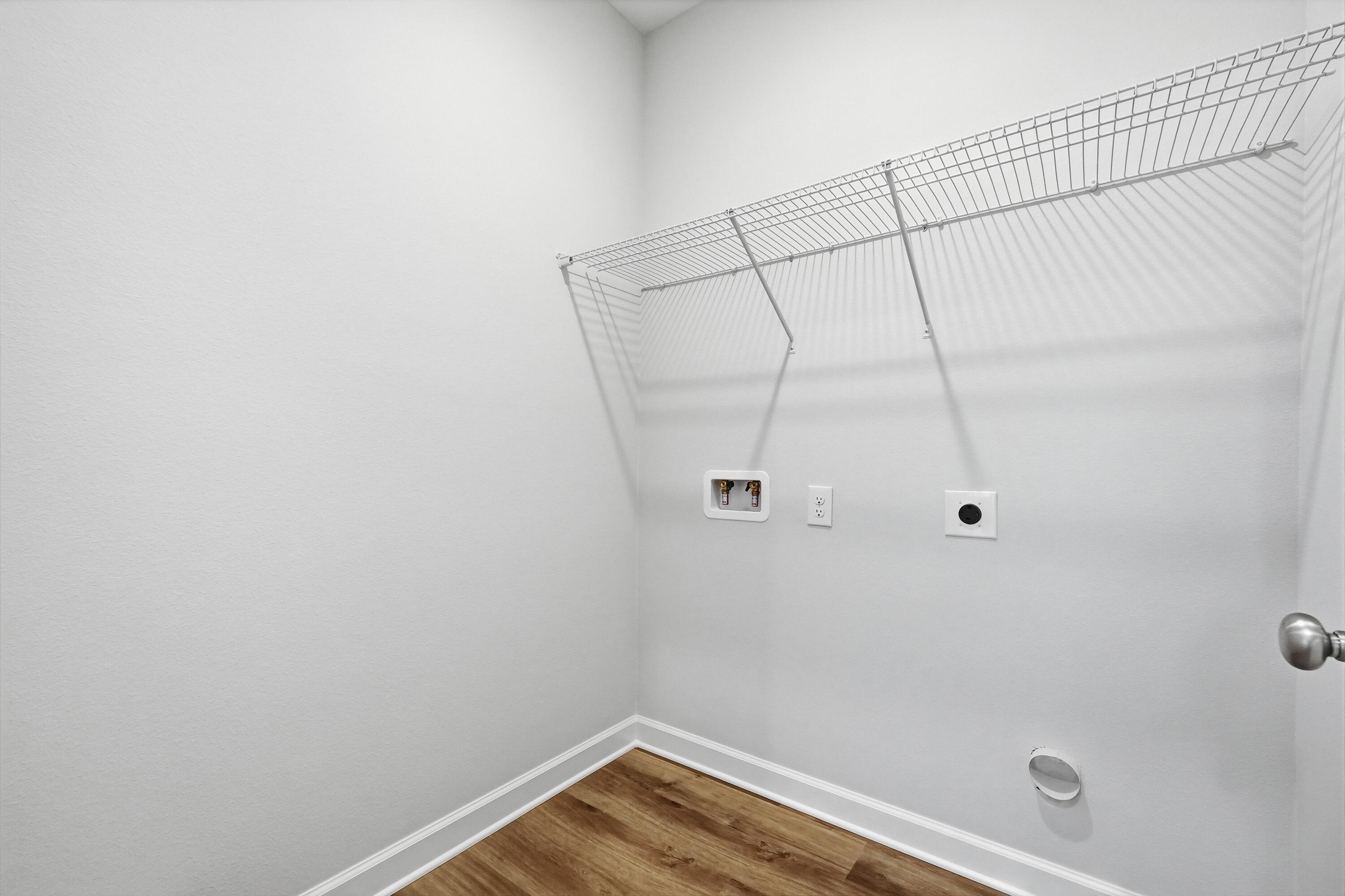 WHISPERING LAKE - Residential