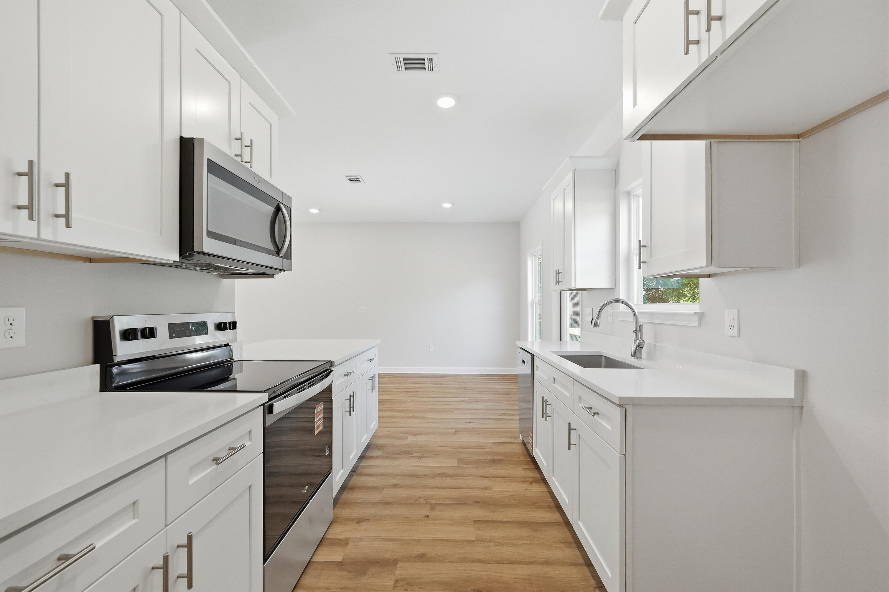 WHISPERING LAKE - Residential