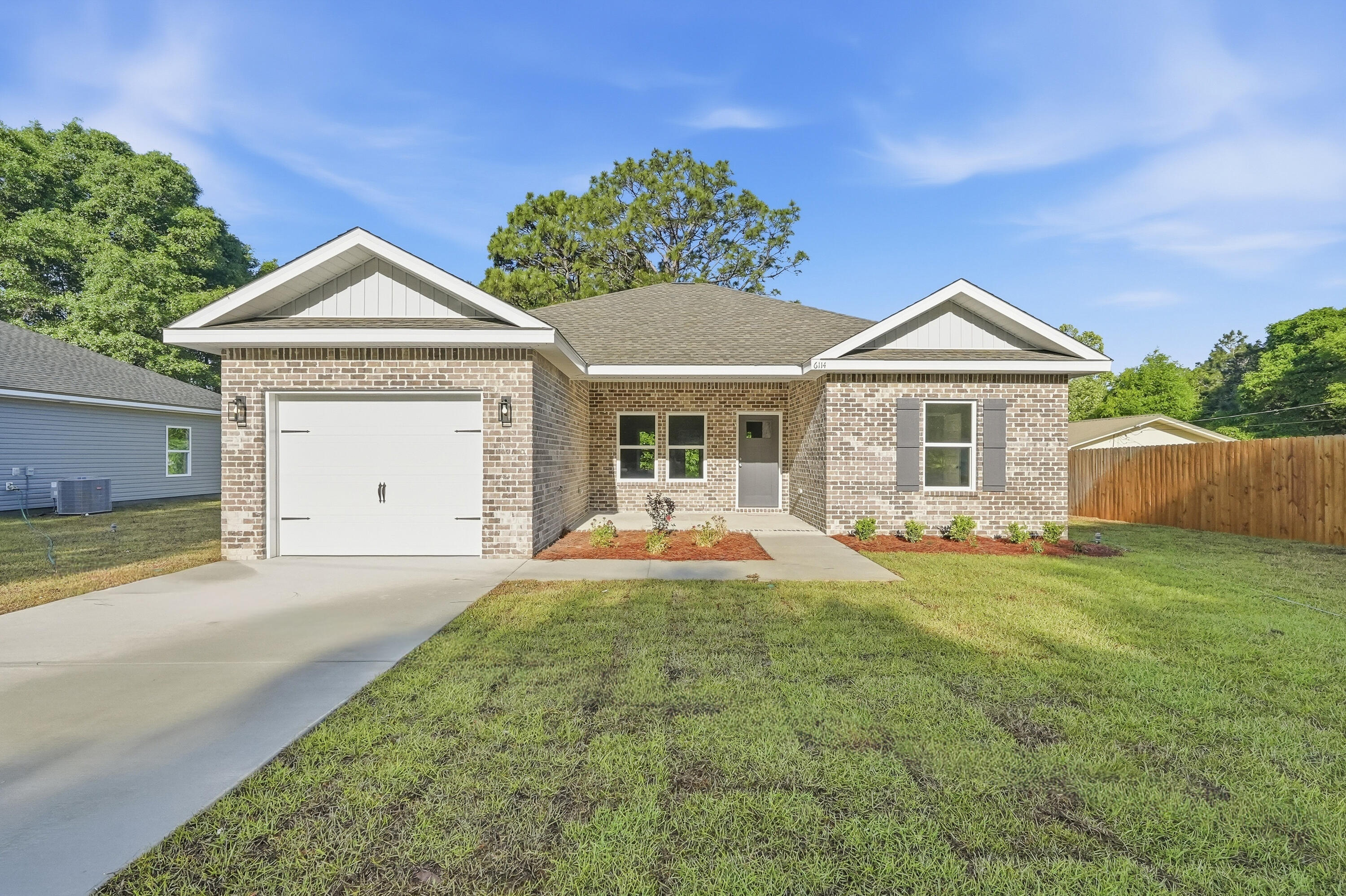 WHISPERING LAKE - Residential