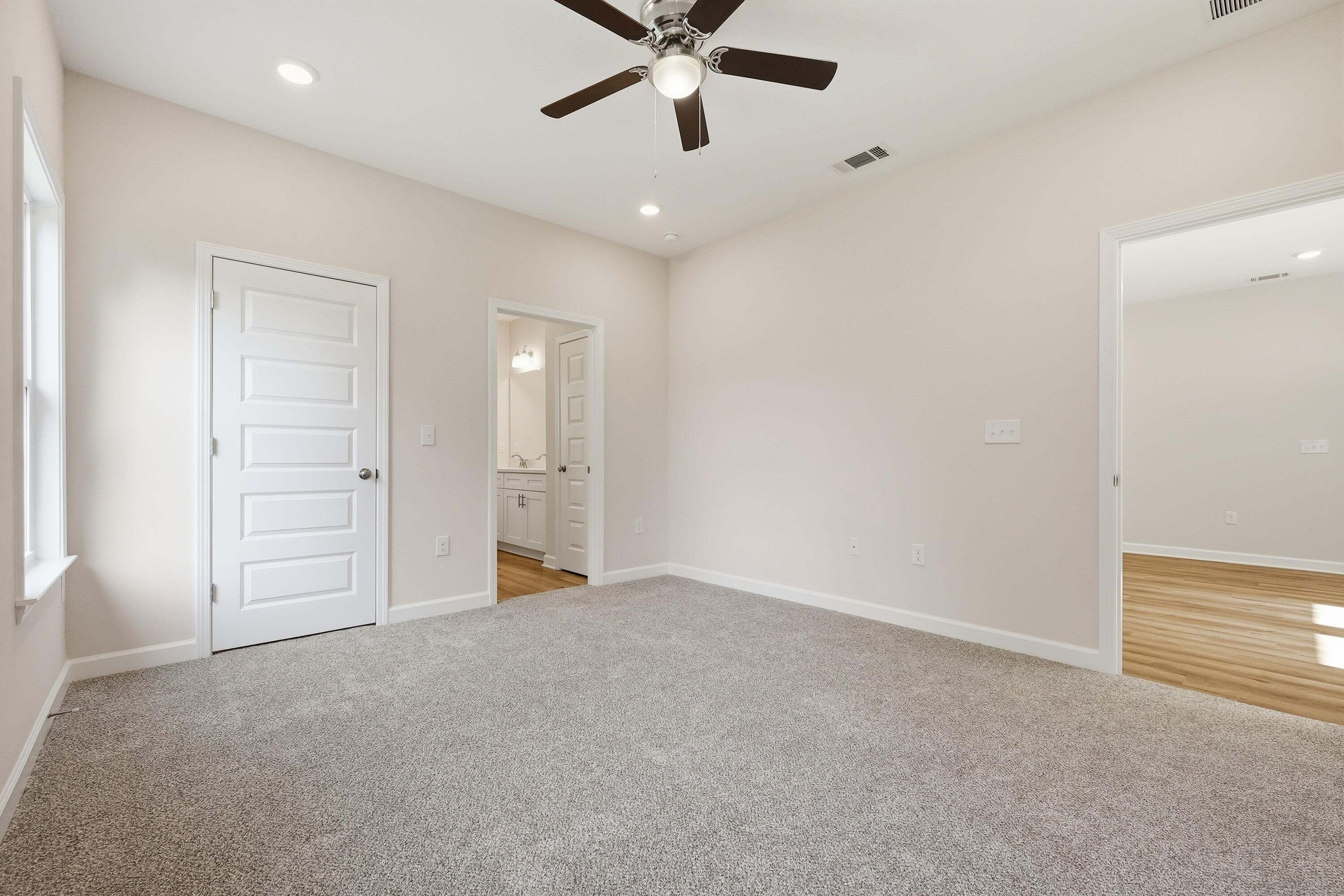 WHISPERING LAKE - Residential