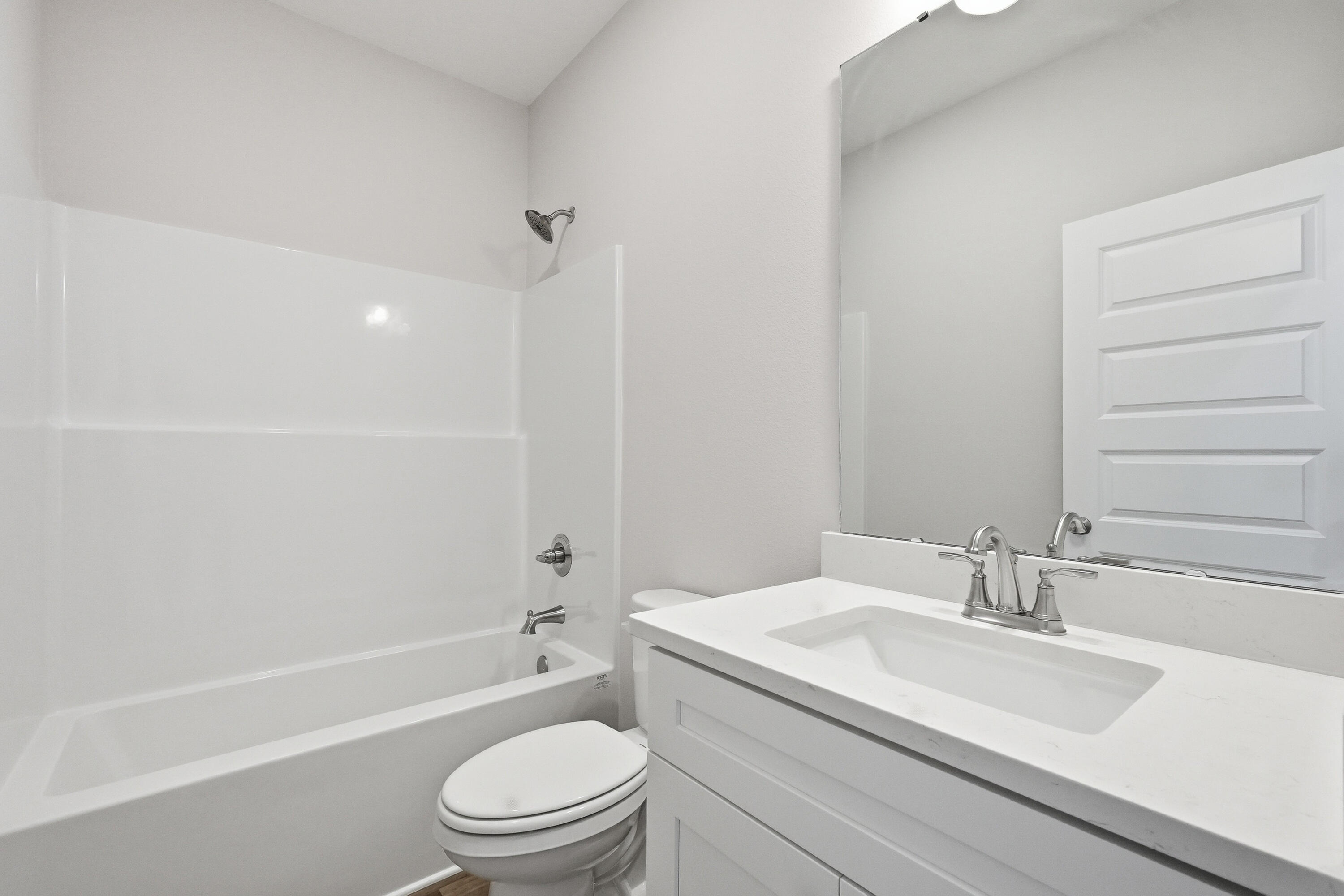 WHISPERING LAKE - Residential