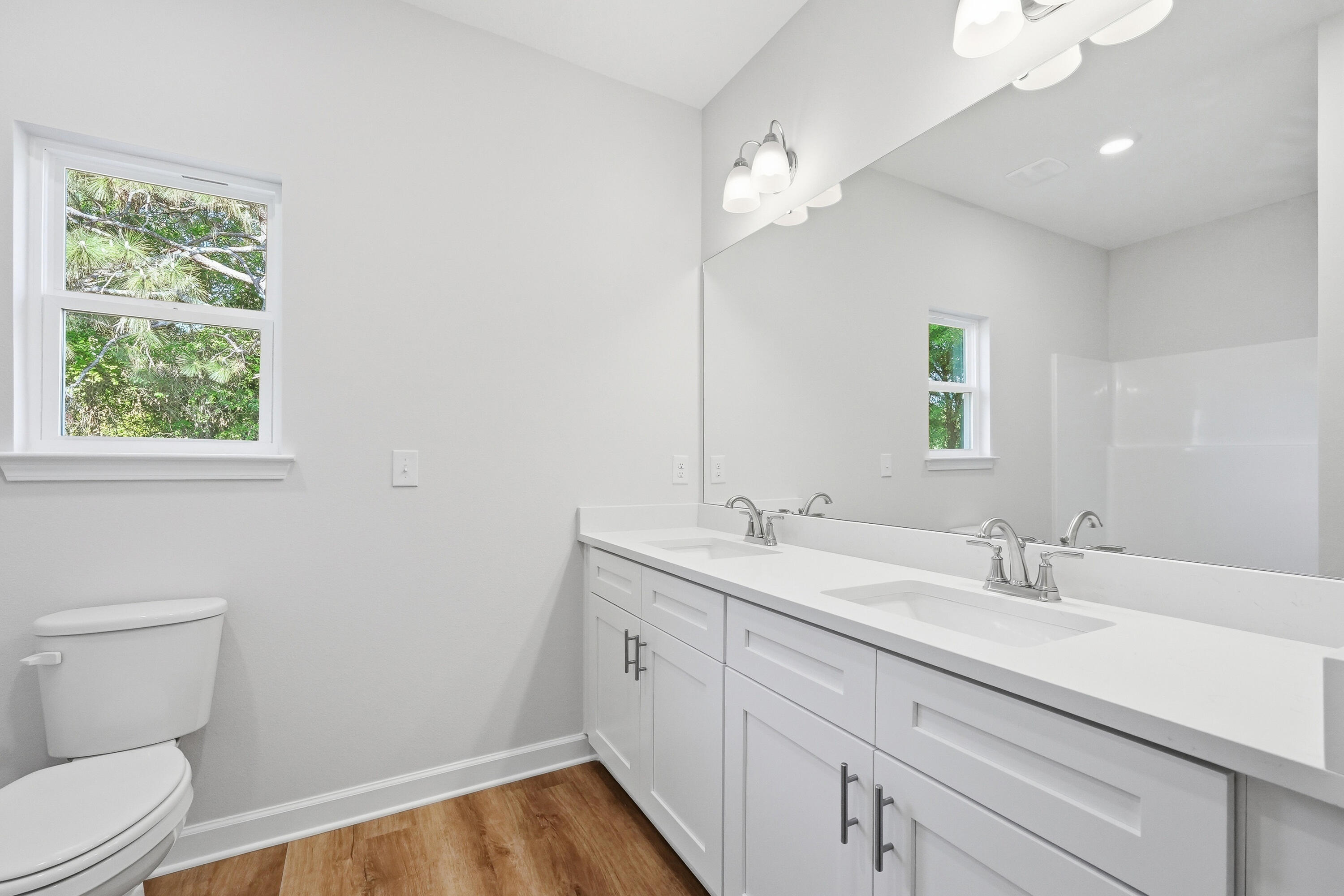 WHISPERING LAKE - Residential