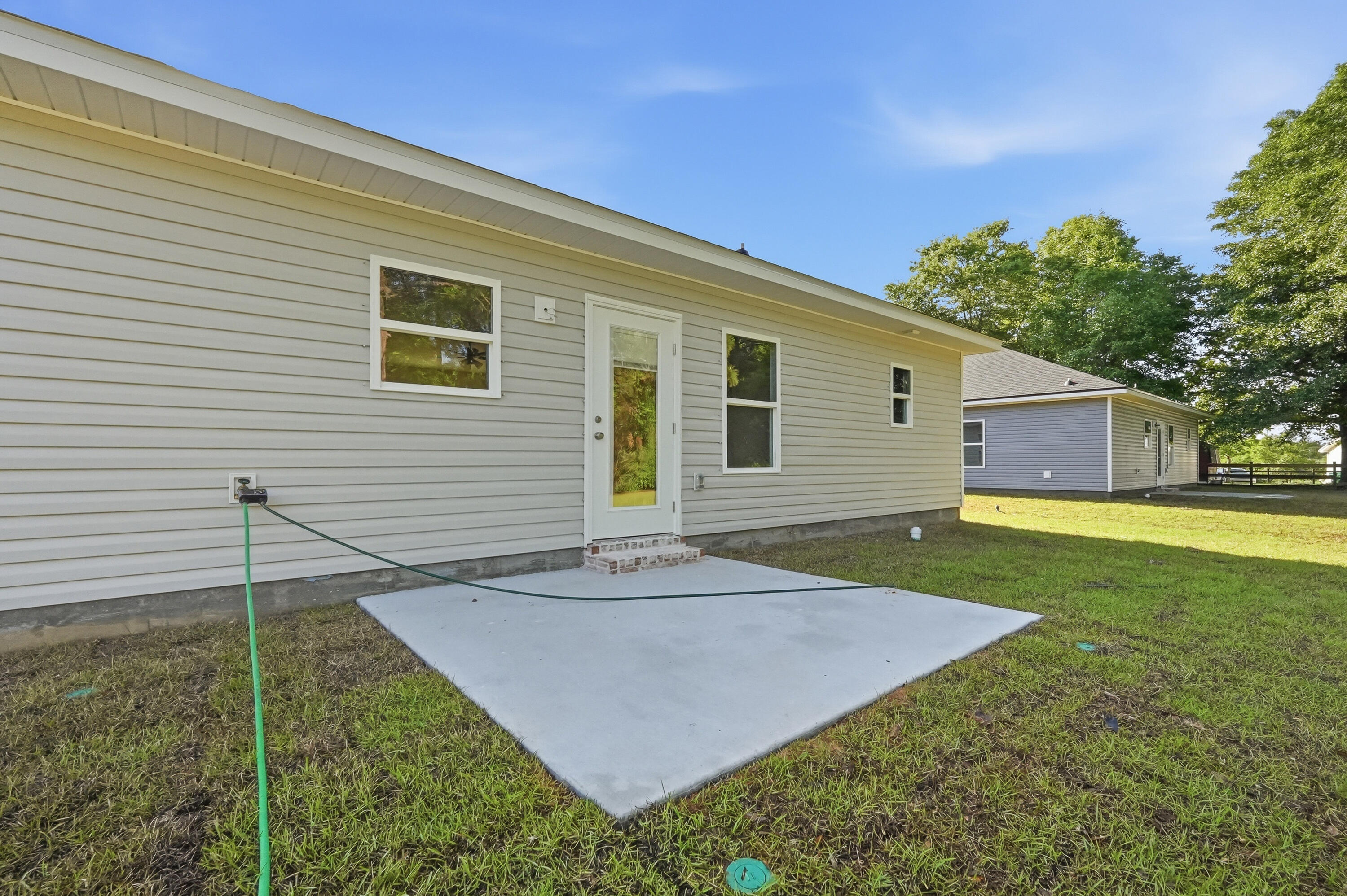 WHISPERING LAKE - Residential