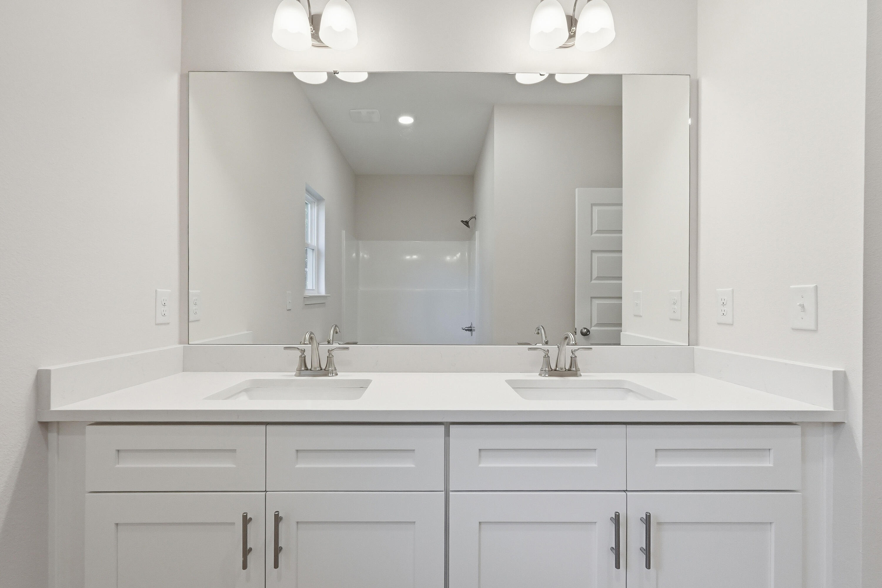 WHISPERING LAKE - Residential