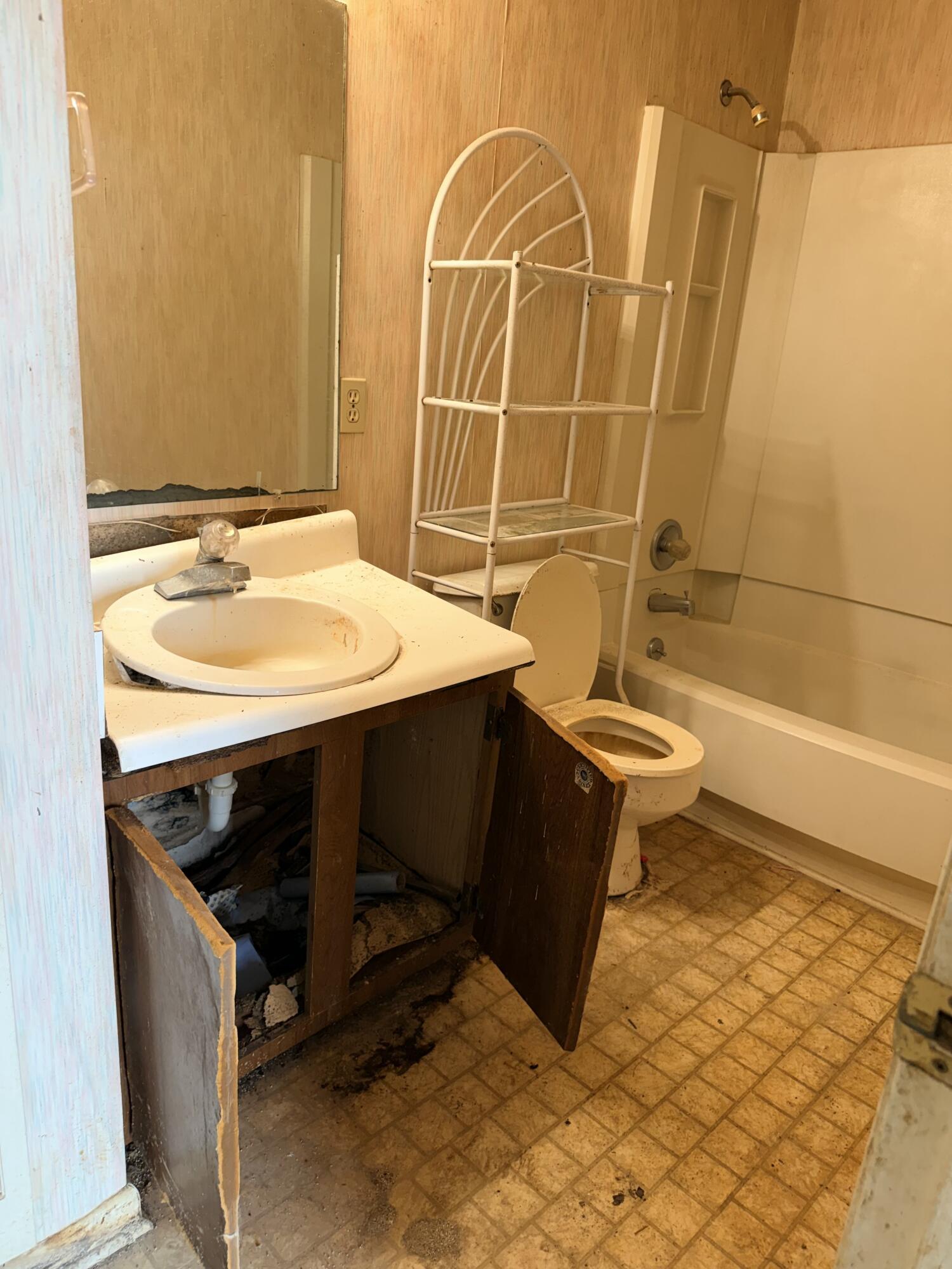 COMMODORES LANDING I UNIT 102 - Residential