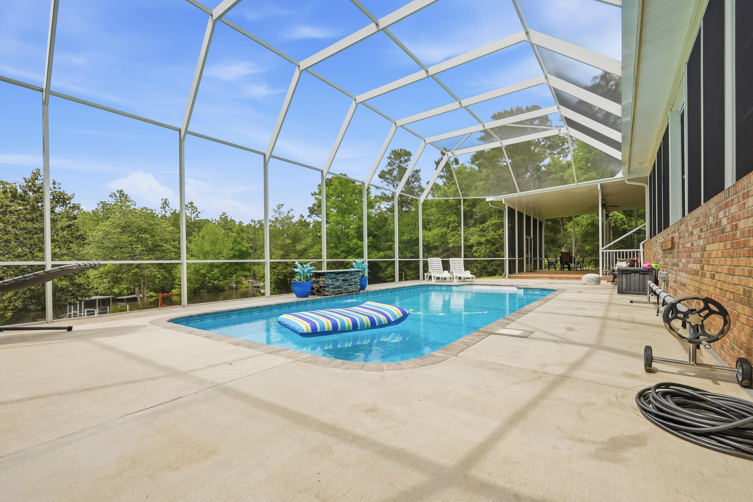 MIRROR LAKE - Residential