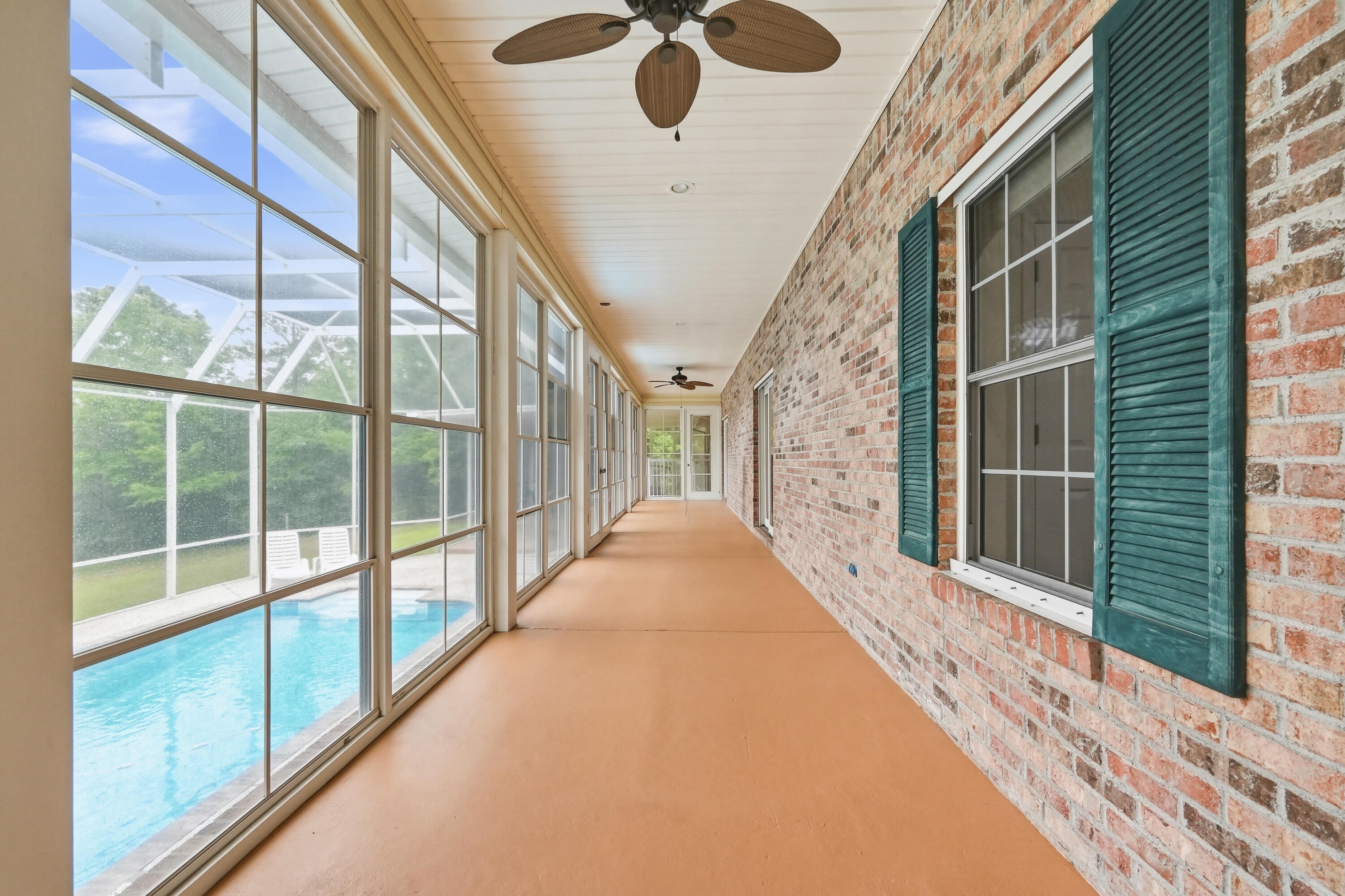 MIRROR LAKE - Residential