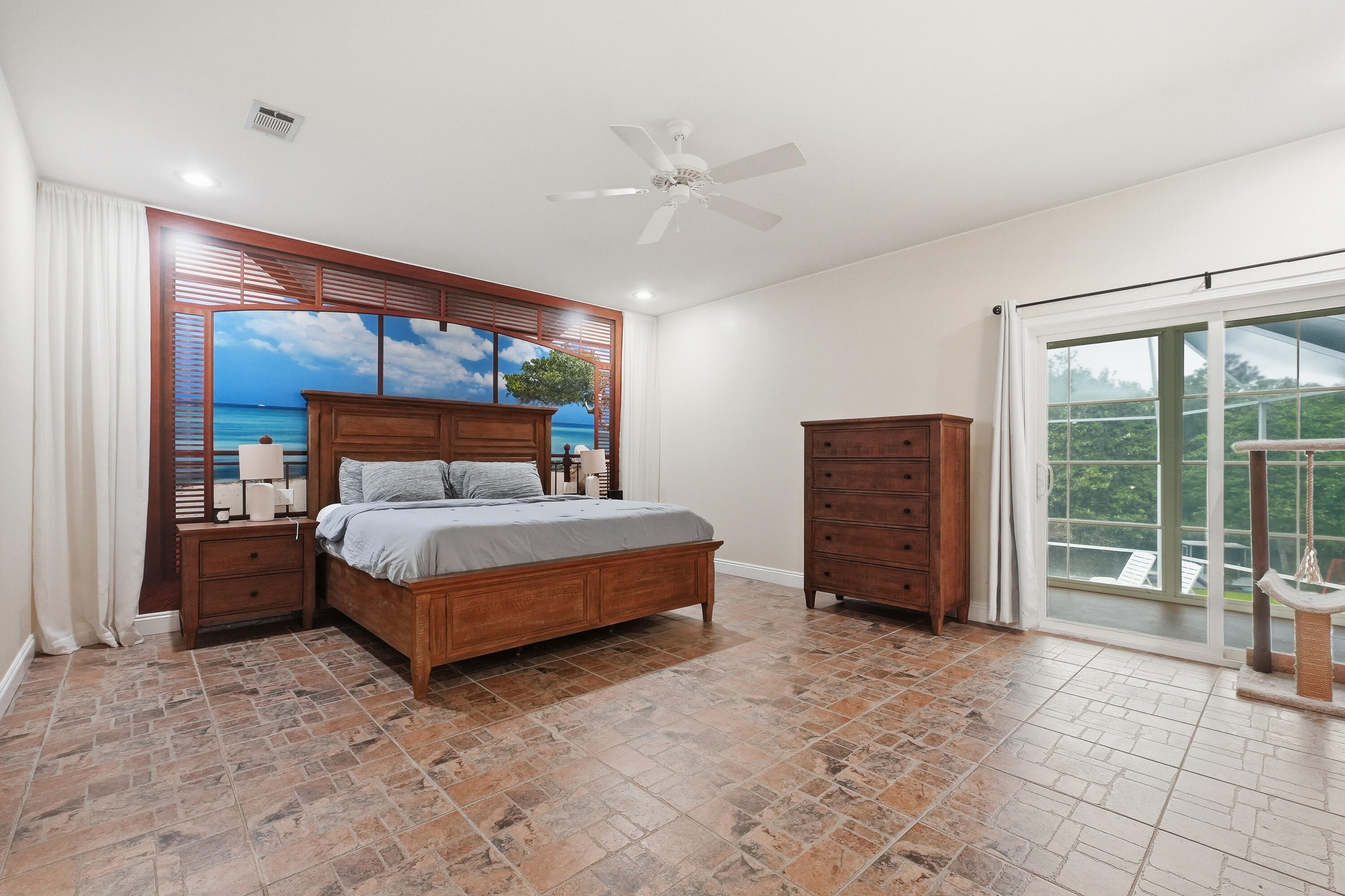 MIRROR LAKE - Residential