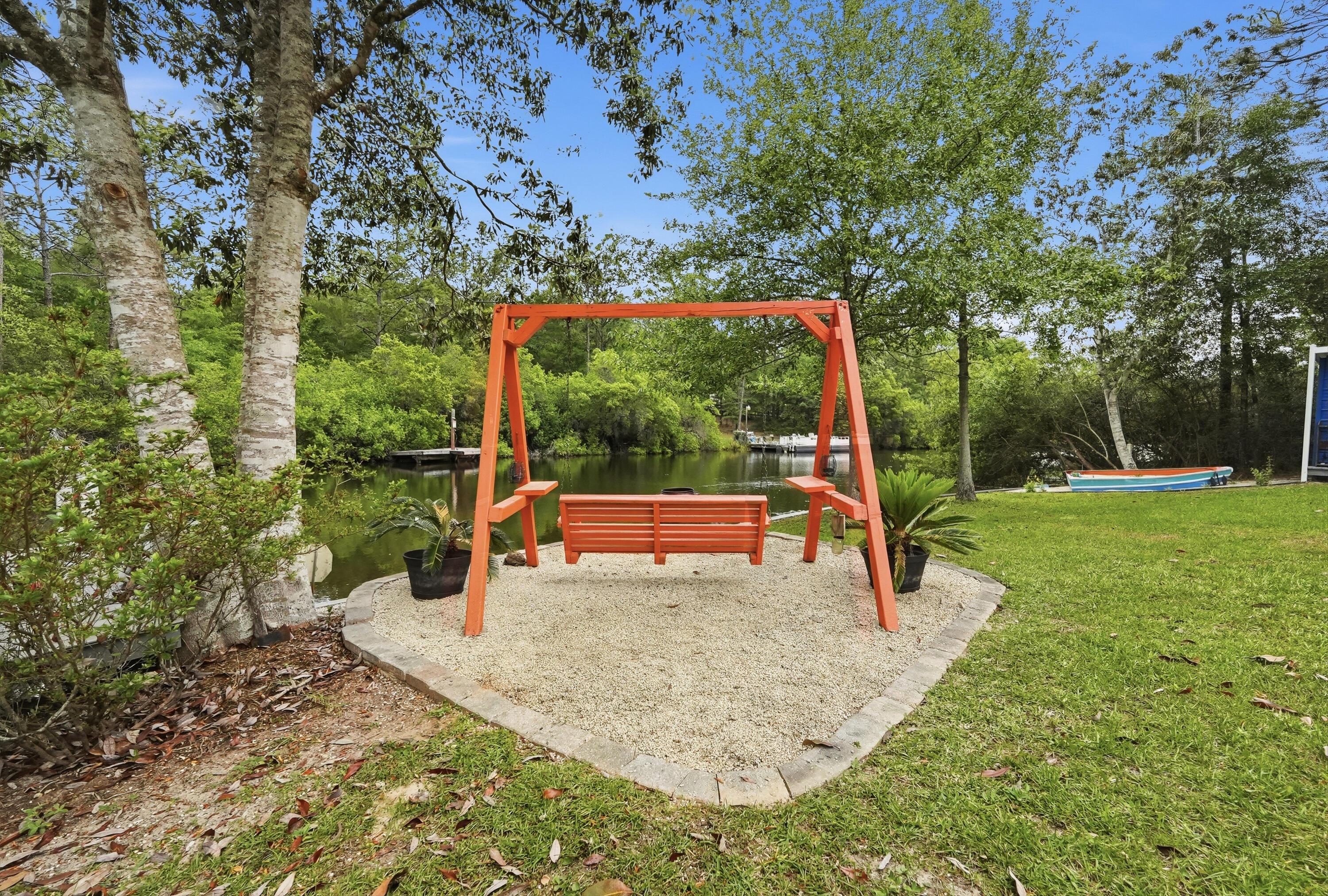MIRROR LAKE - Residential