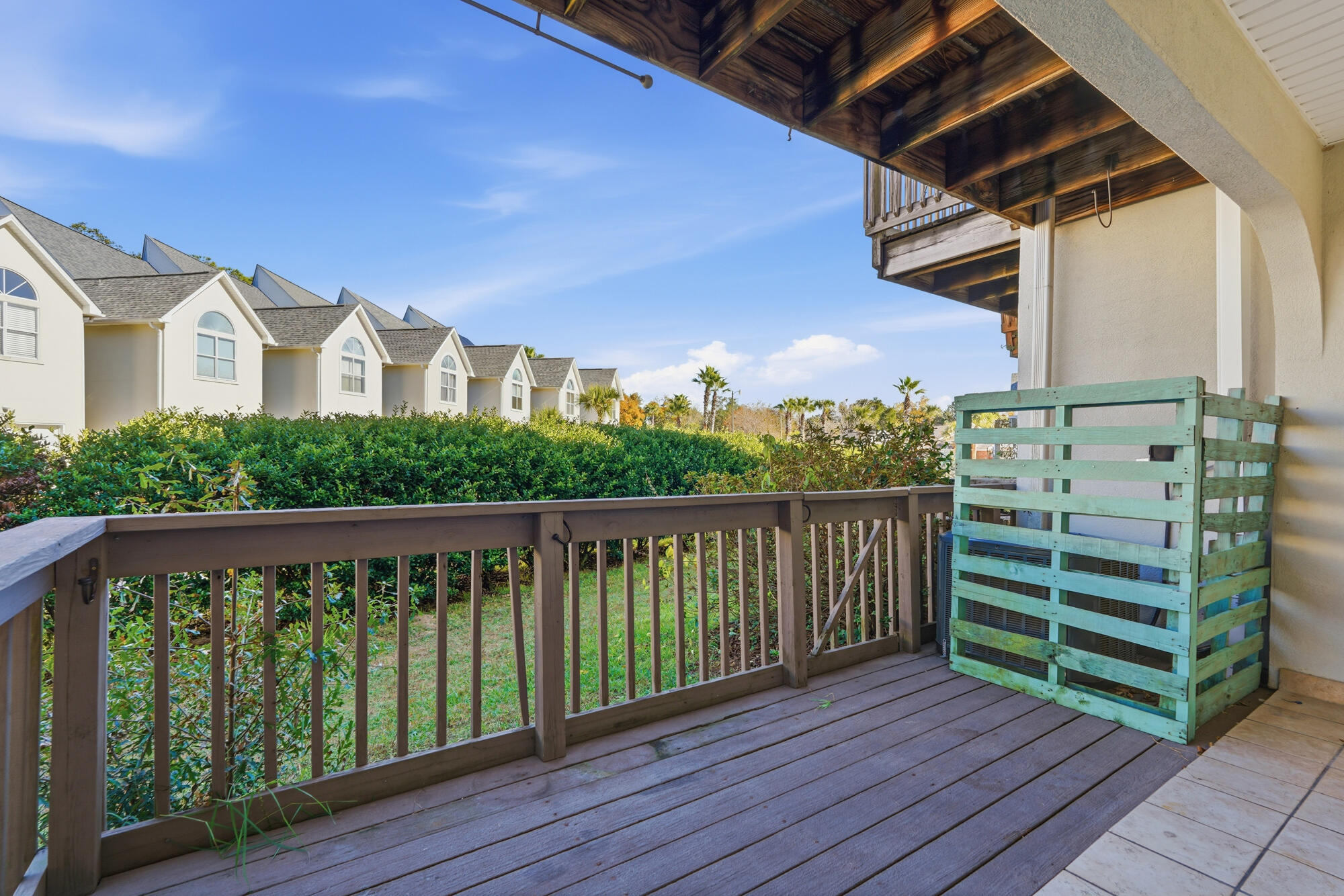 HIDDEN BAY VILLAGE - Residential