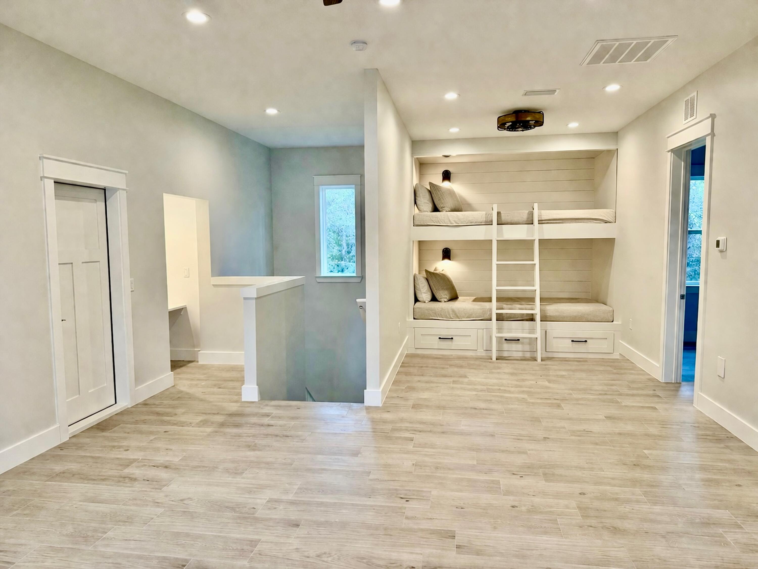 MAGNOLIA BEACH - Residential