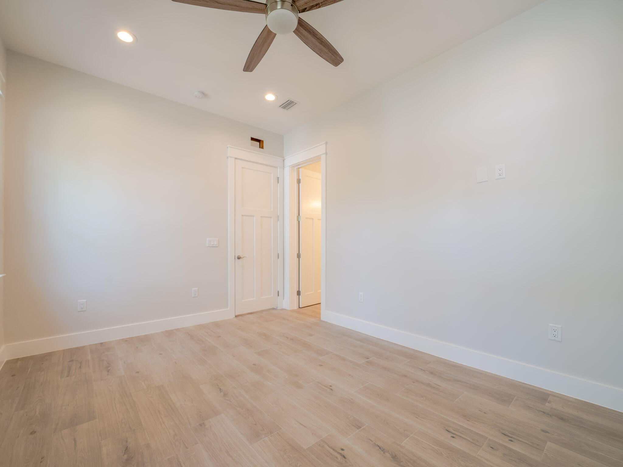 MAGNOLIA BEACH - Residential