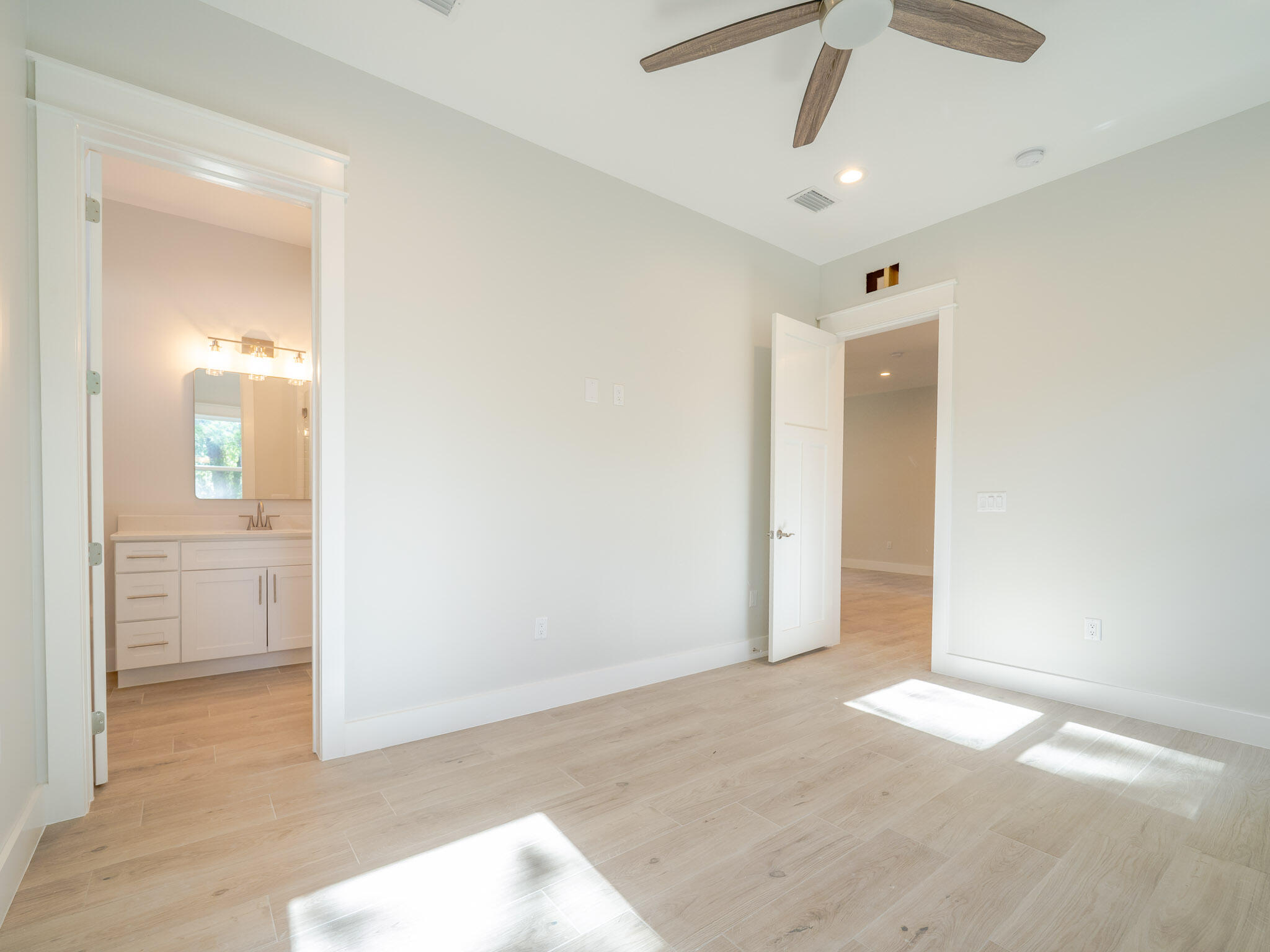 MAGNOLIA BEACH - Residential