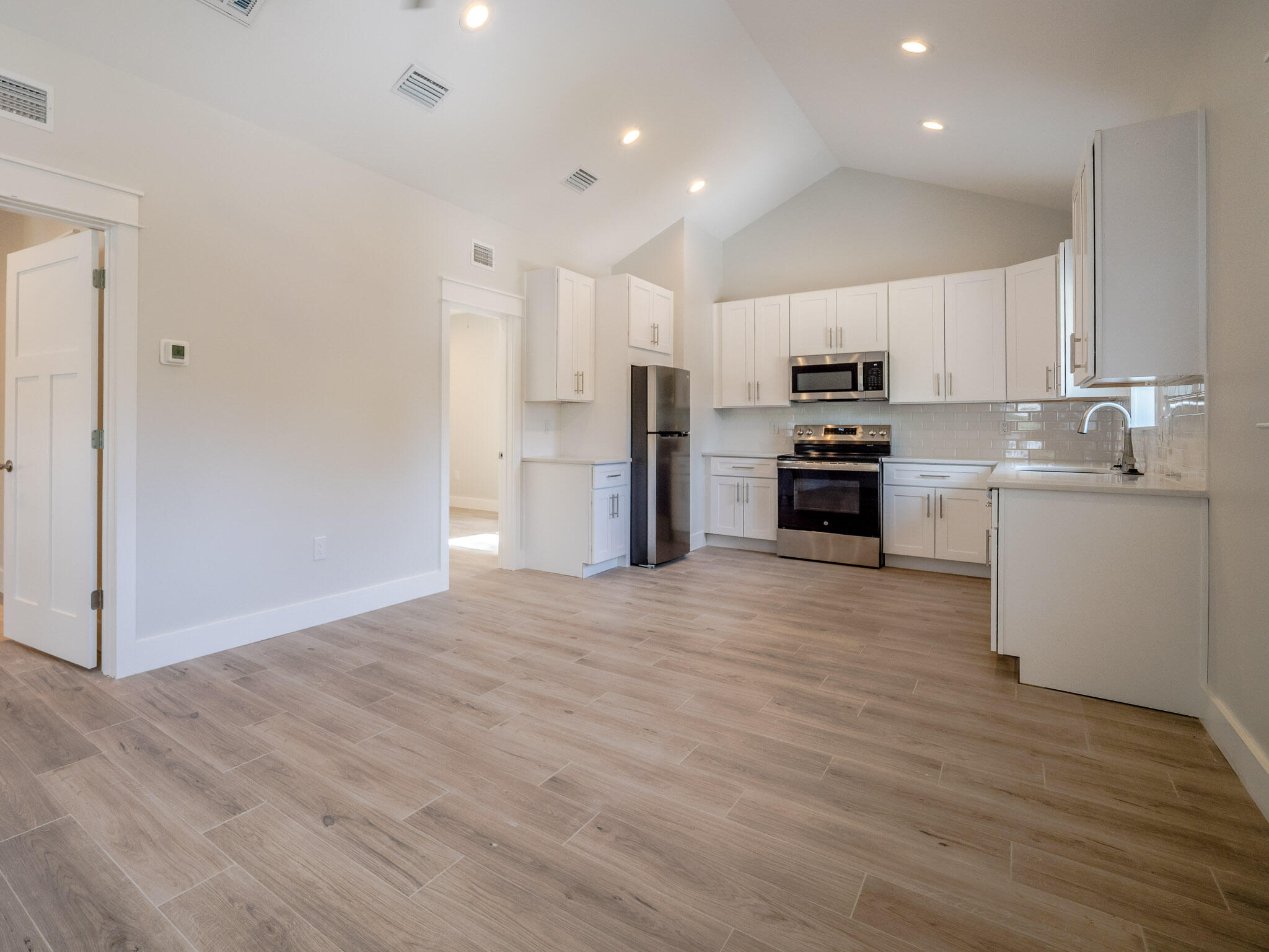 MAGNOLIA BEACH - Residential