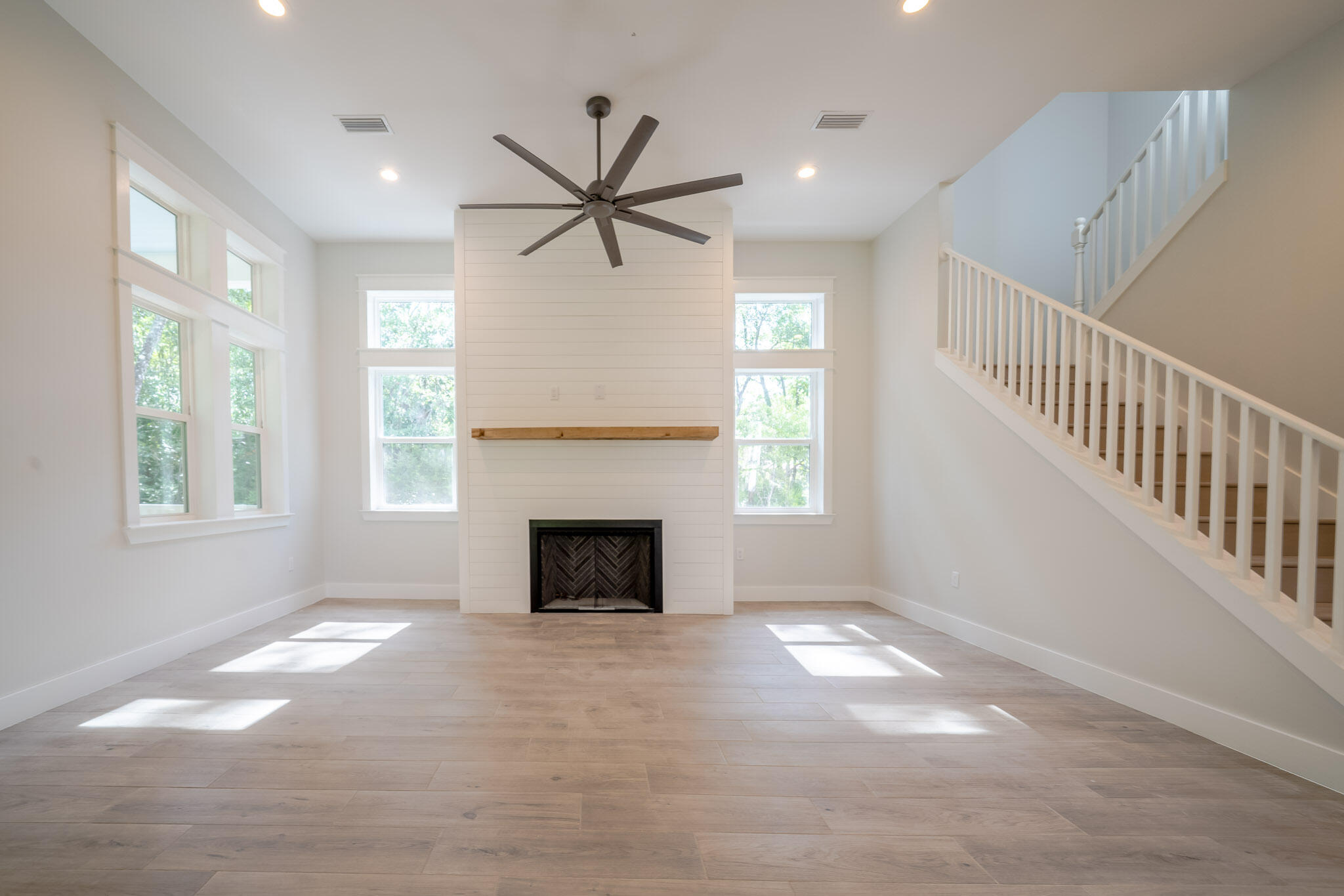 MAGNOLIA BEACH - Residential