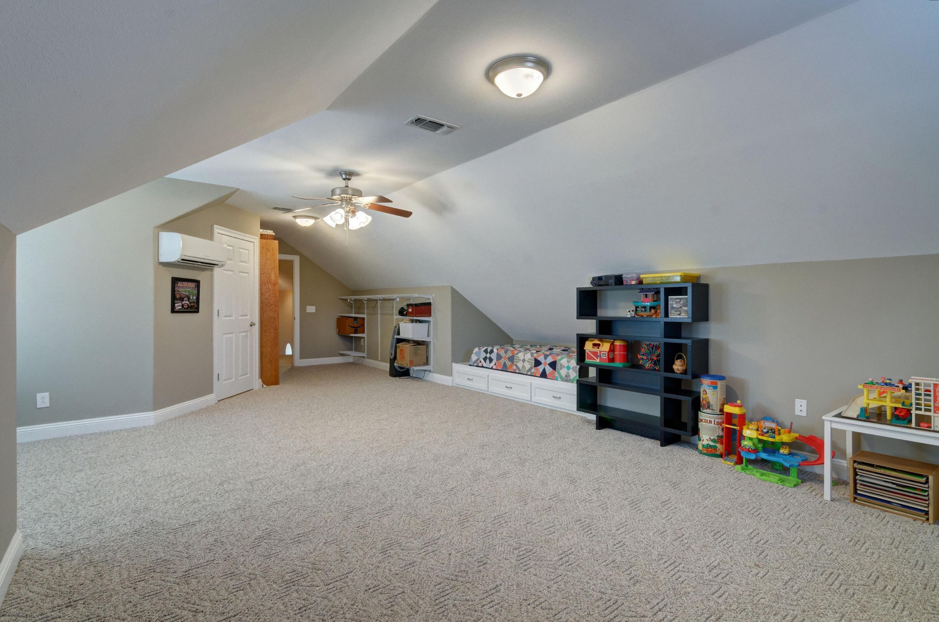 WOODLAWN SHORES - Residential