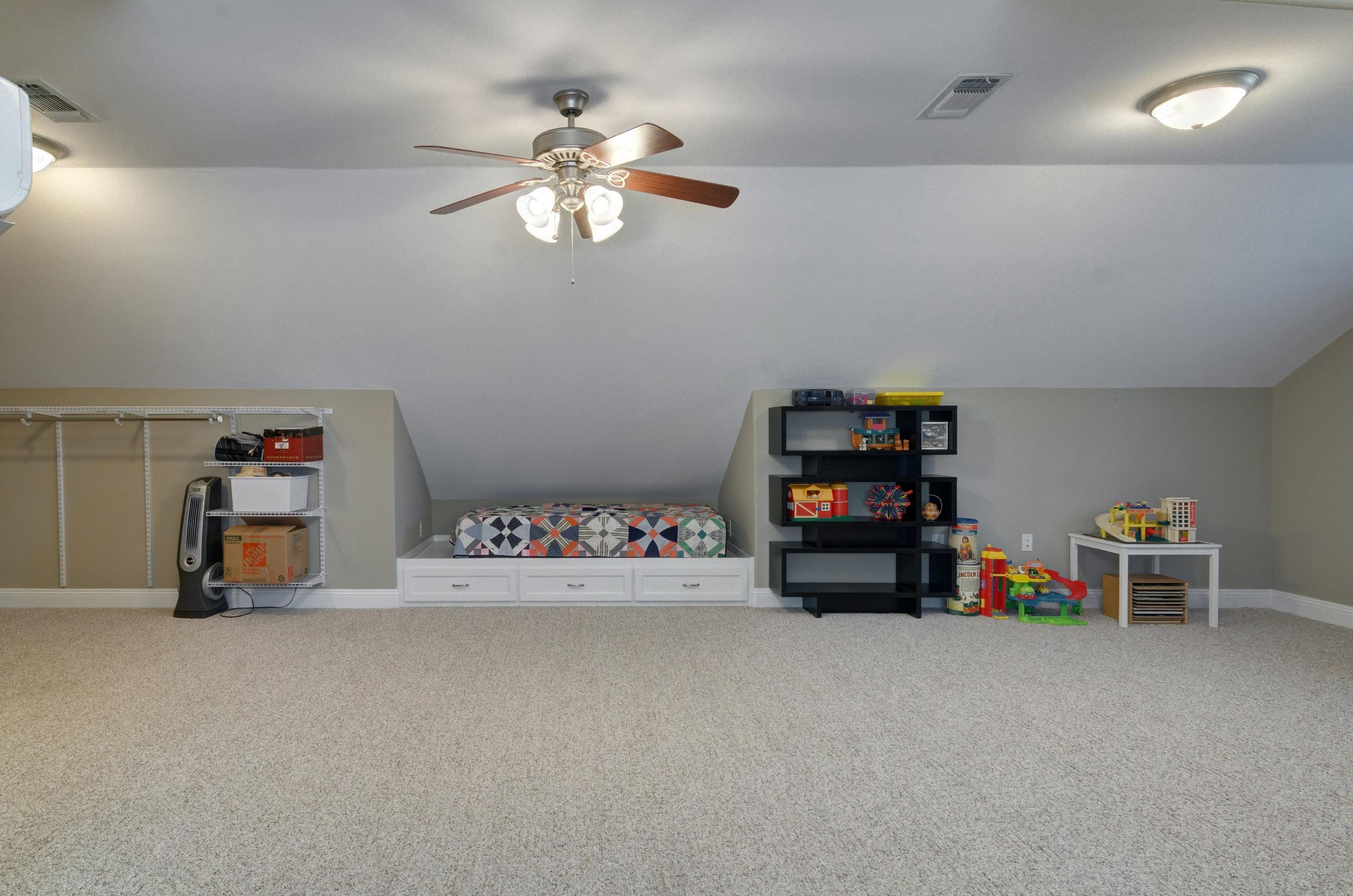 WOODLAWN SHORES - Residential