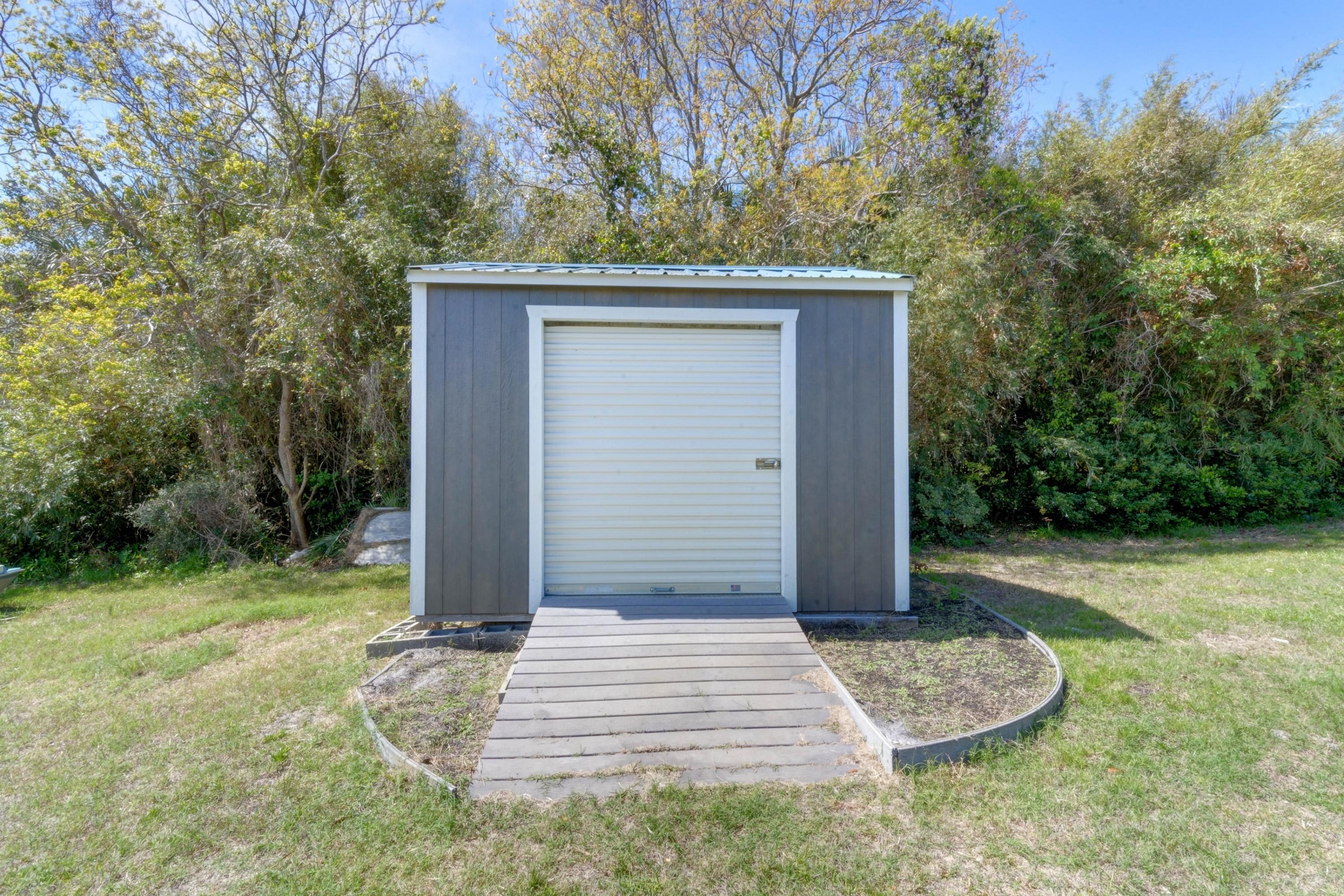 WOODLAWN SHORES - Residential