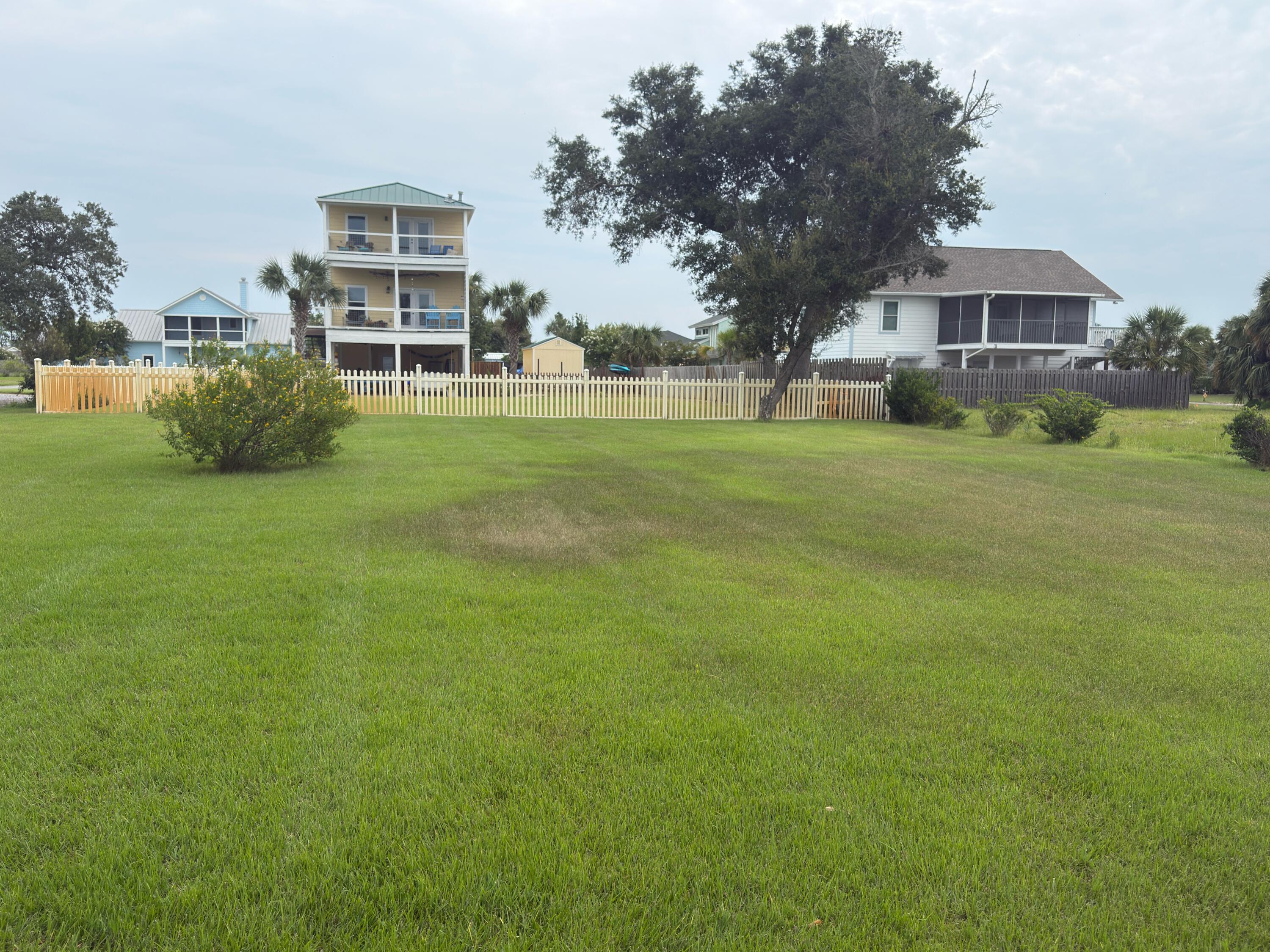 NO RECORDED SUBDIVISION - Land