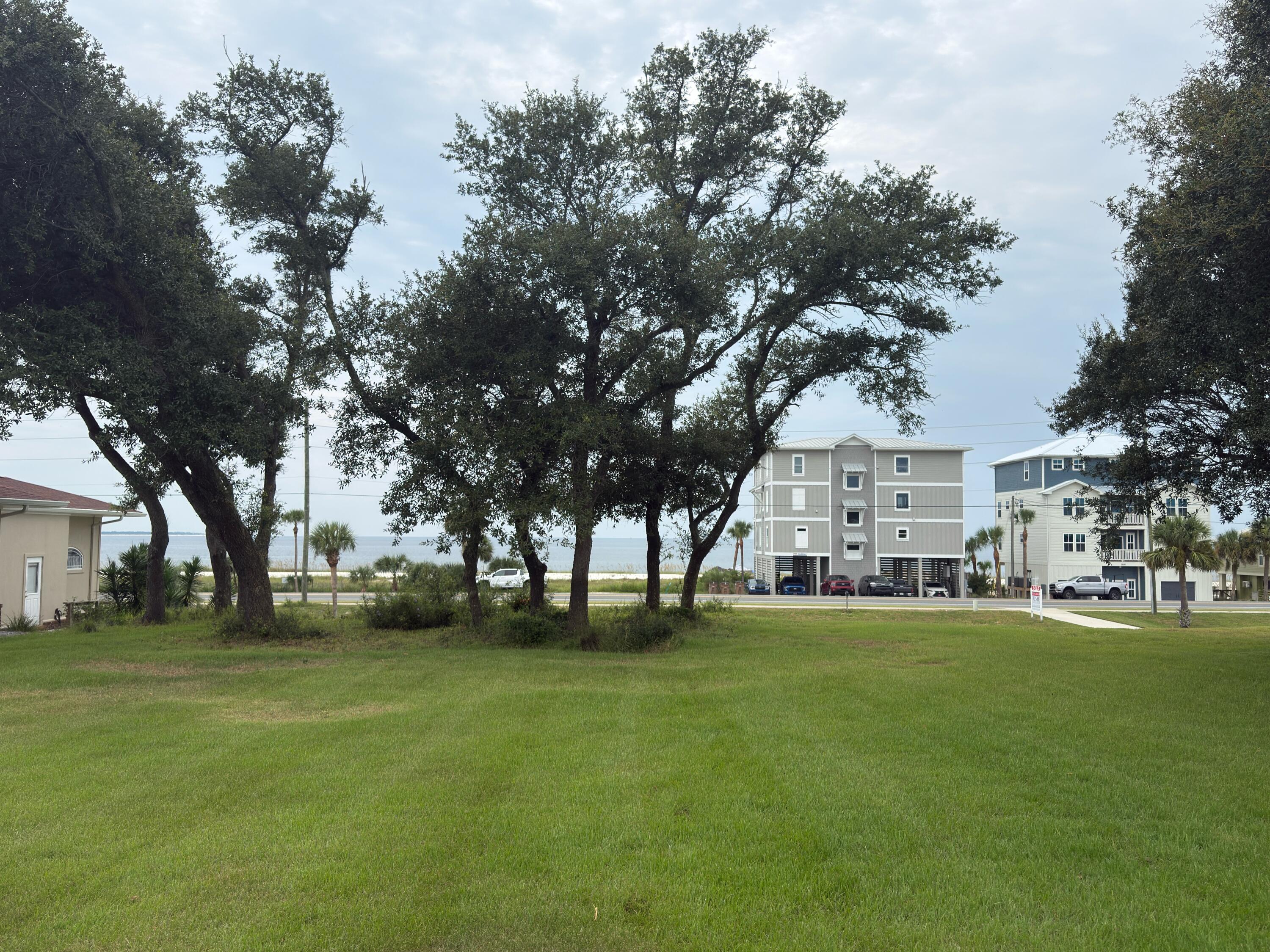 NO RECORDED SUBDIVISION - Land